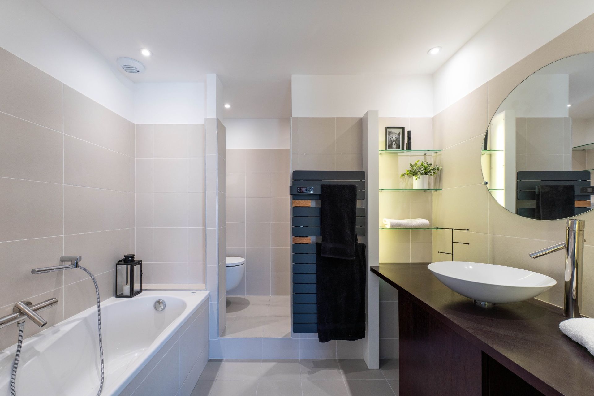 luxury apartment 5 Rooms for sale on LA ROCHELLE (17000)