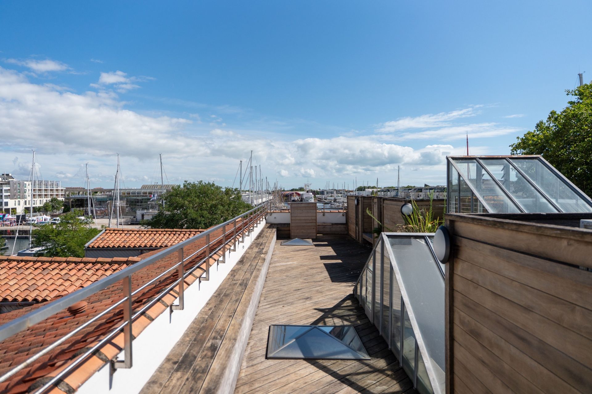 luxury apartment 5 Rooms for sale on LA ROCHELLE (17000)