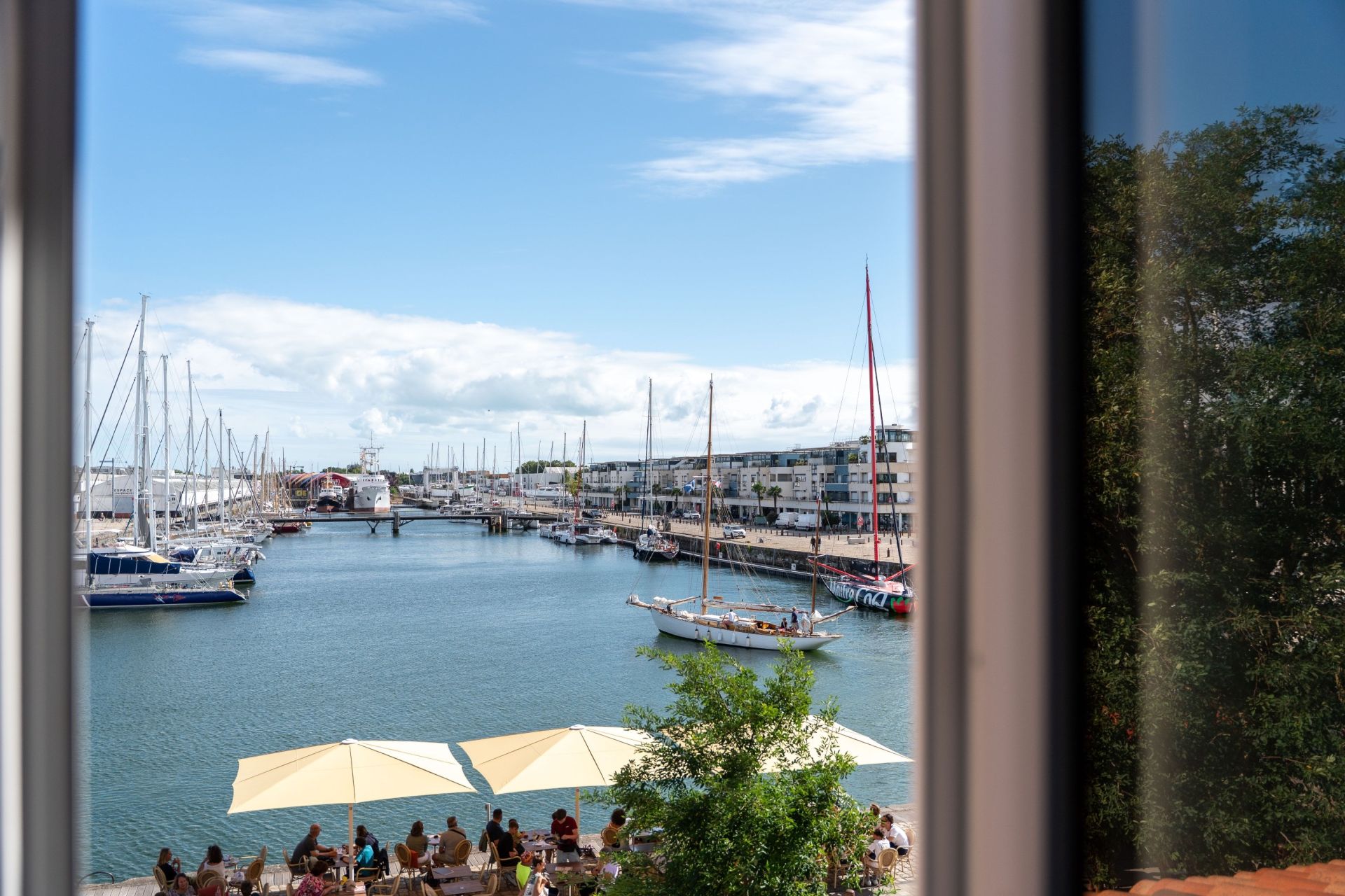 luxury apartment 4 Rooms for sale on LA ROCHELLE (17000)