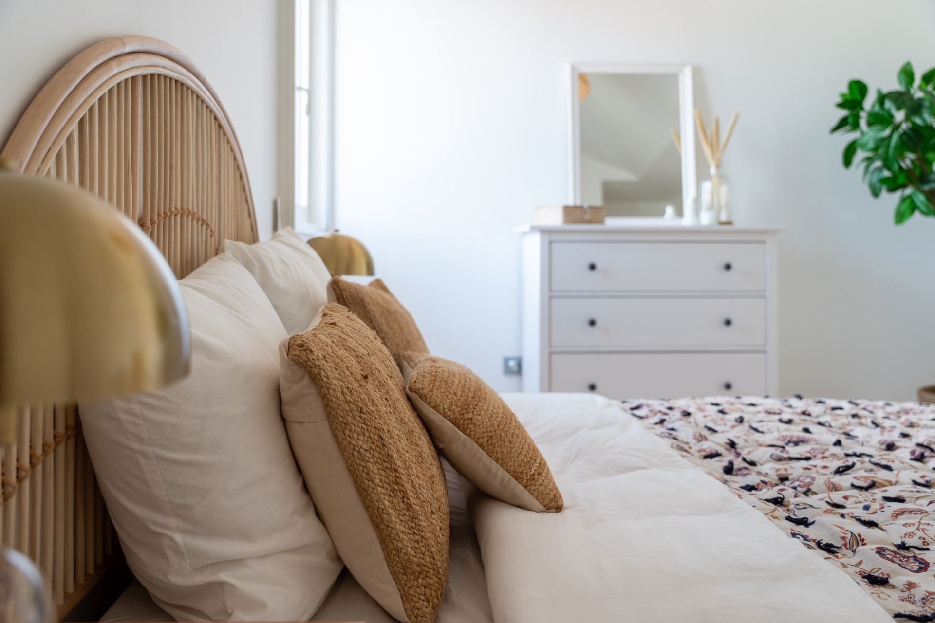 luxury apartment 4 Rooms for sale on LA ROCHELLE (17000)