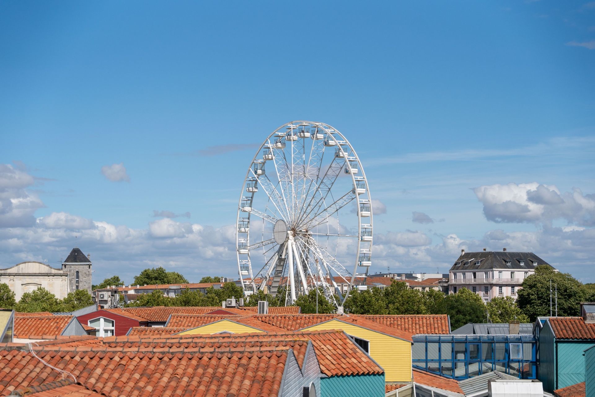 luxury apartment 4 Rooms for sale on LA ROCHELLE (17000)