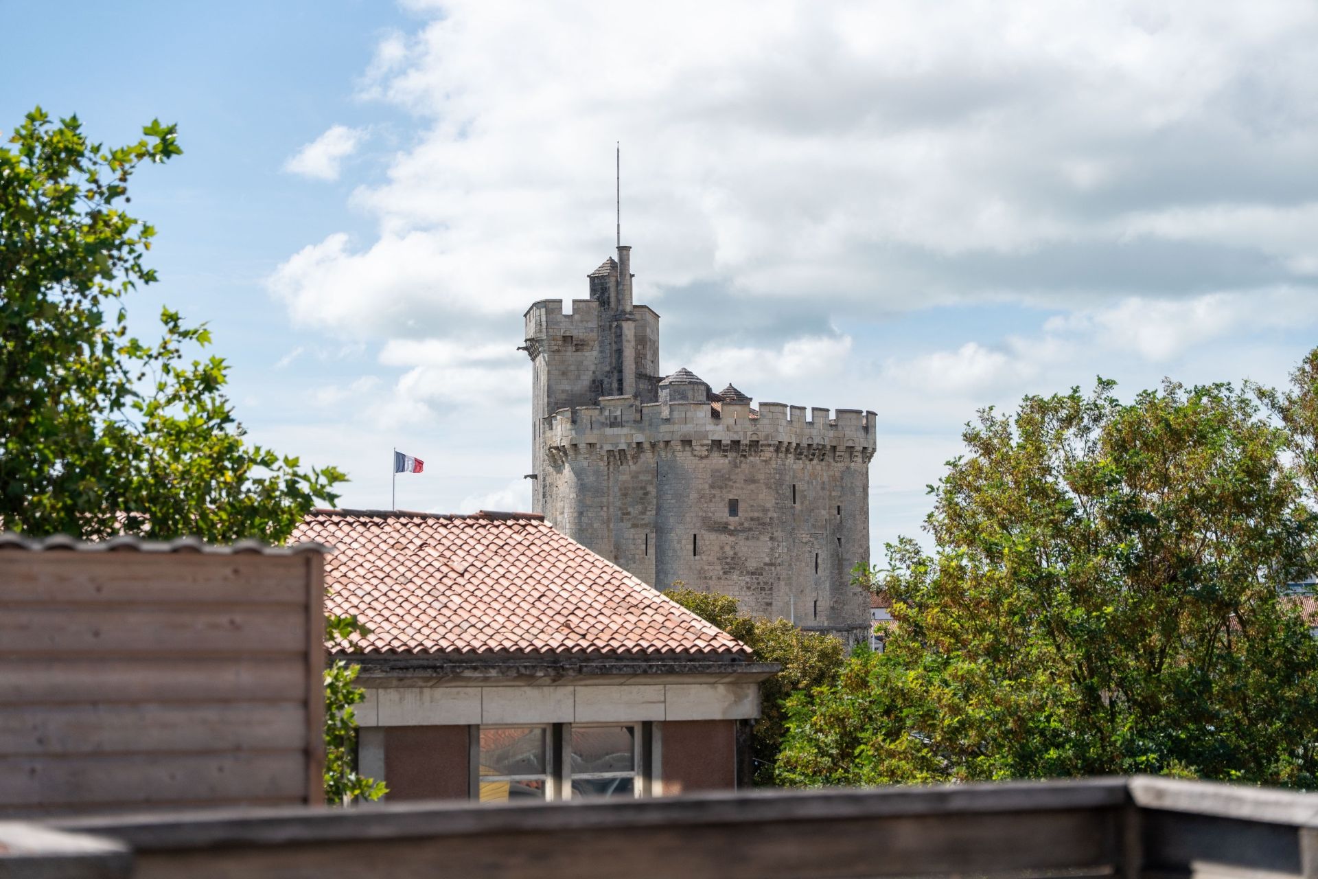 luxury apartment 4 Rooms for sale on LA ROCHELLE (17000)