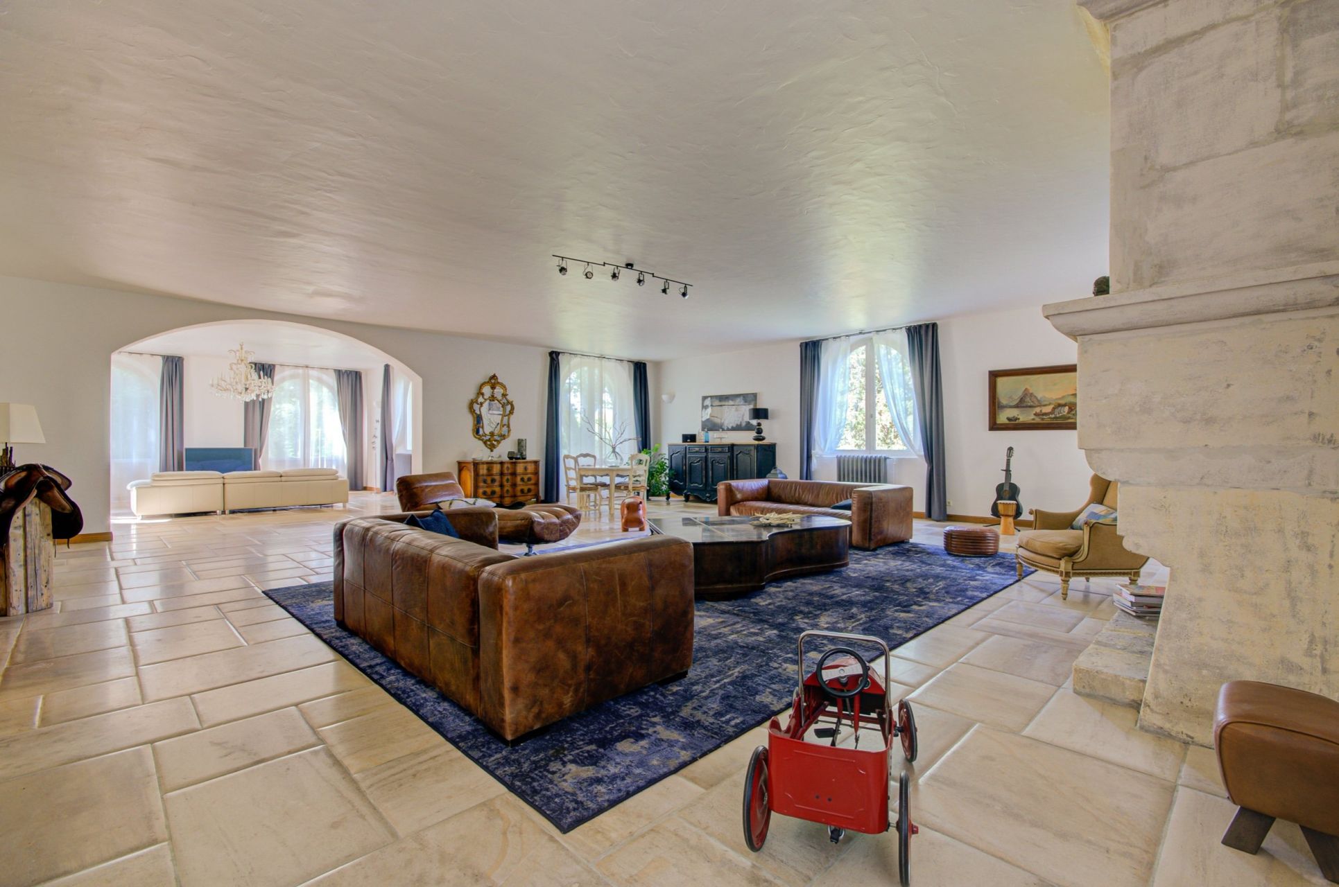 luxury house 12 Rooms for sale on AIX EN PROVENCE (13100)