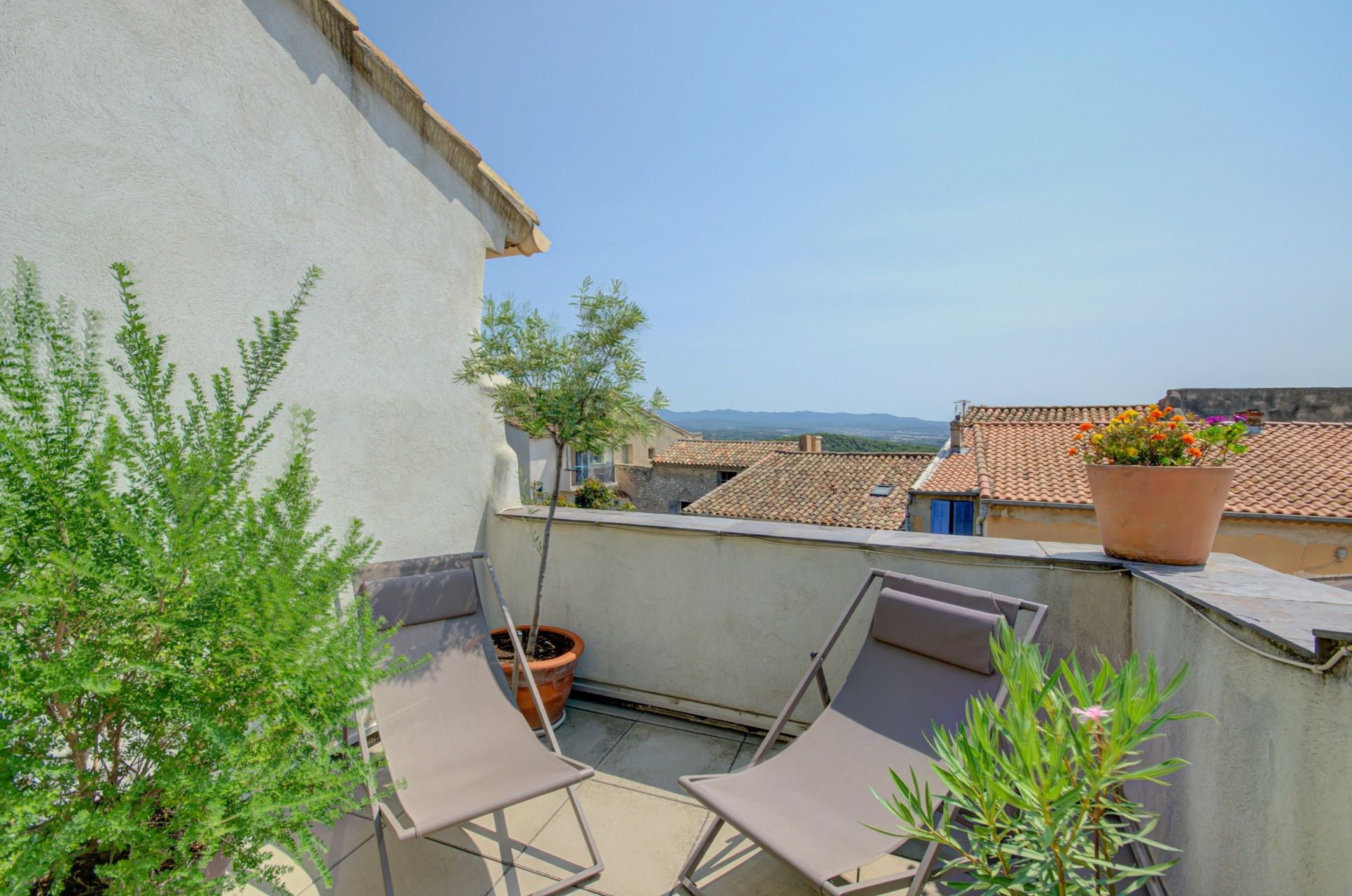 luxury house 6 Rooms for sale on AIX EN PROVENCE (13100)