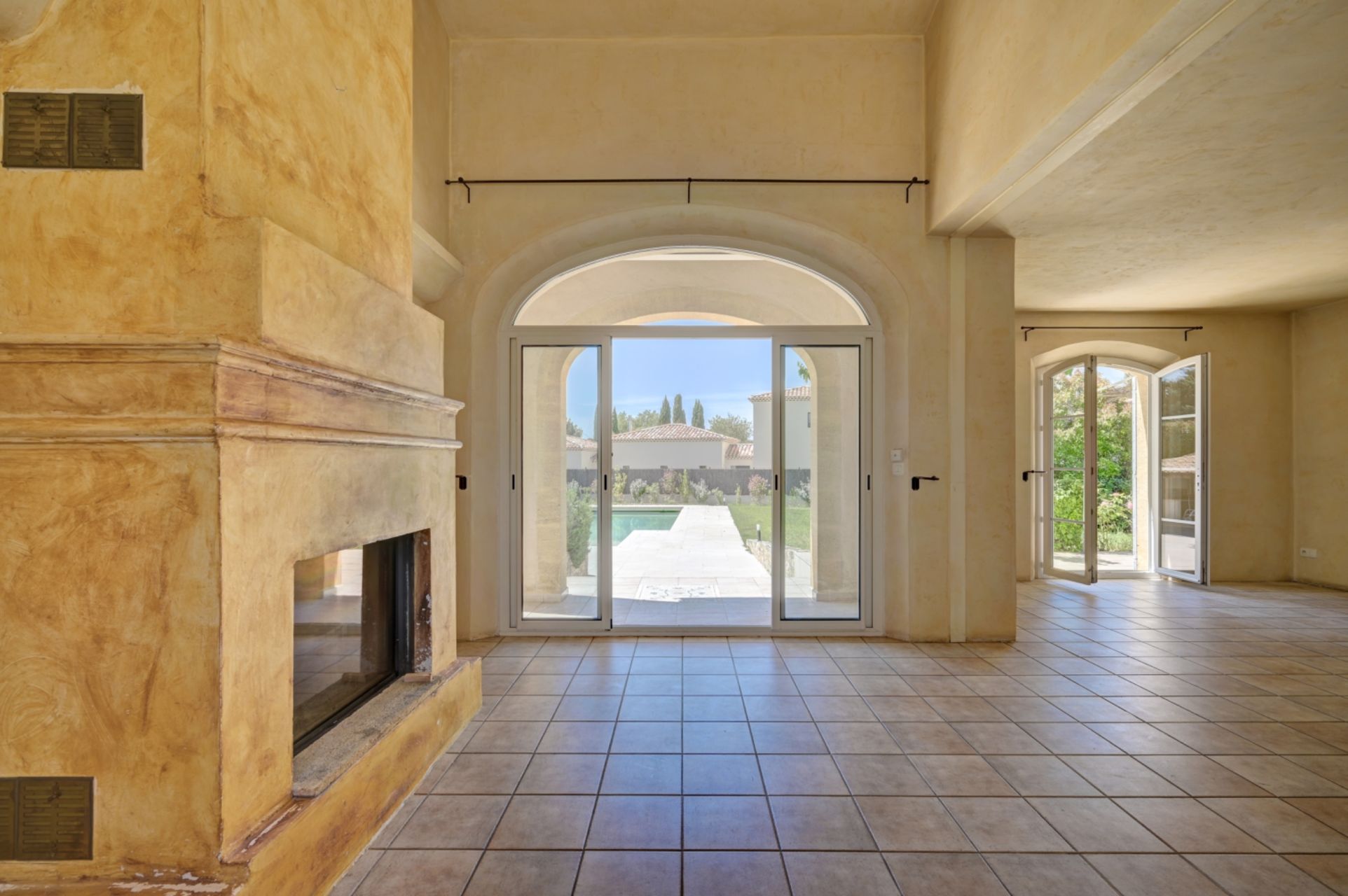 maison de luxe 7 Pièces en vente sur EGUILLES (13510)