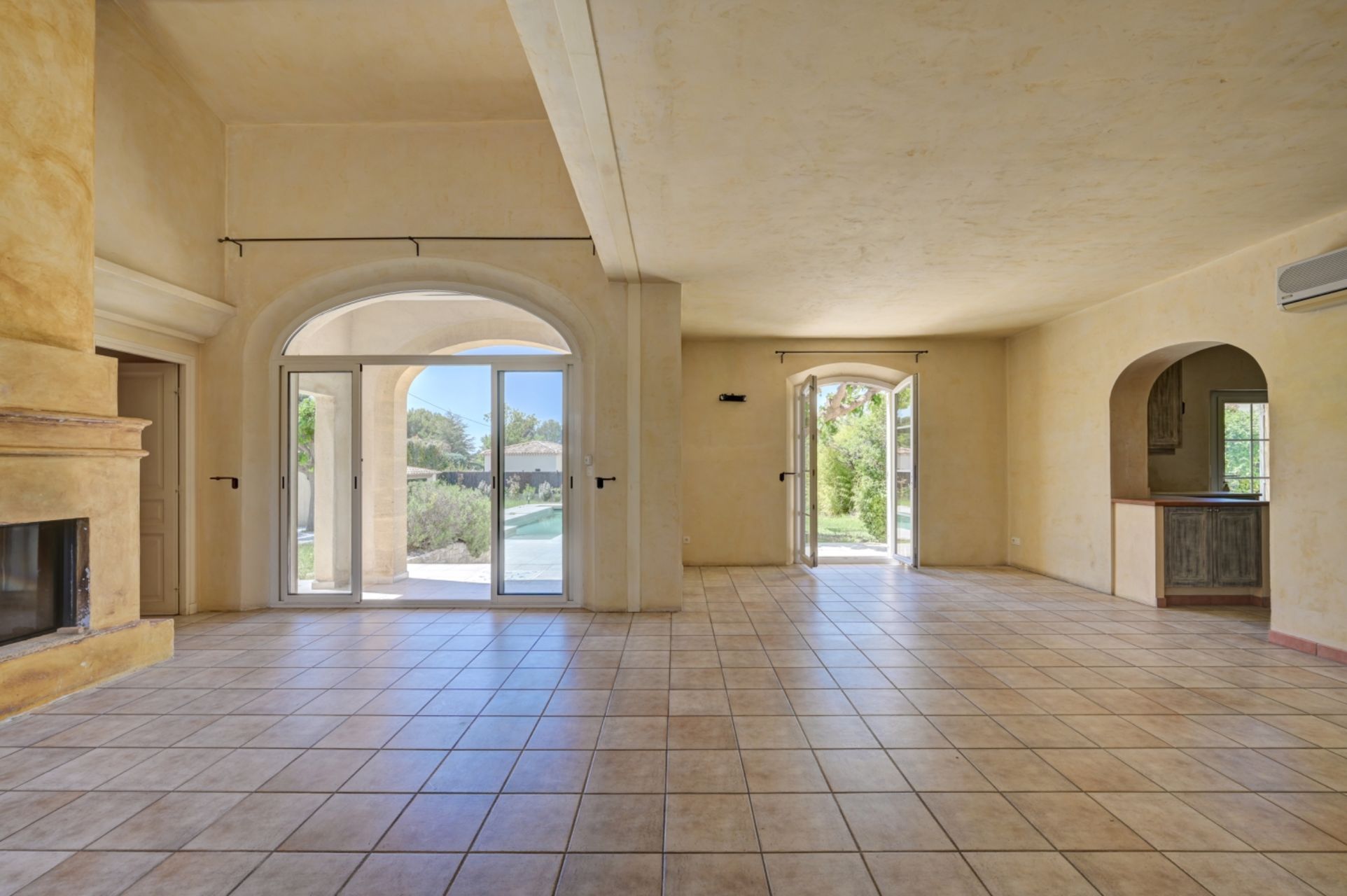 maison de luxe 7 Pièces en vente sur EGUILLES (13510)