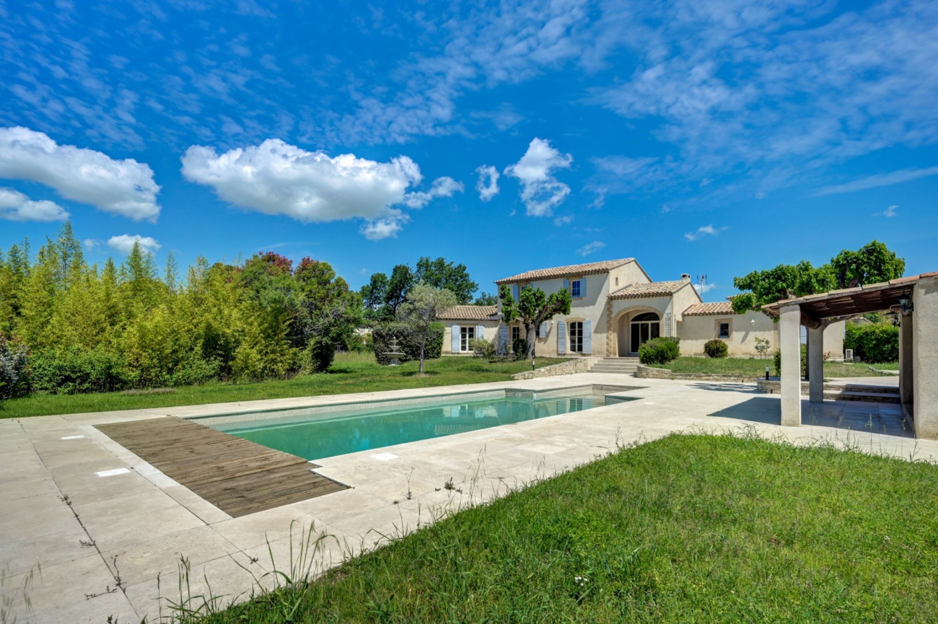 maison de luxe 7 Pièces en vente sur EGUILLES (13510)