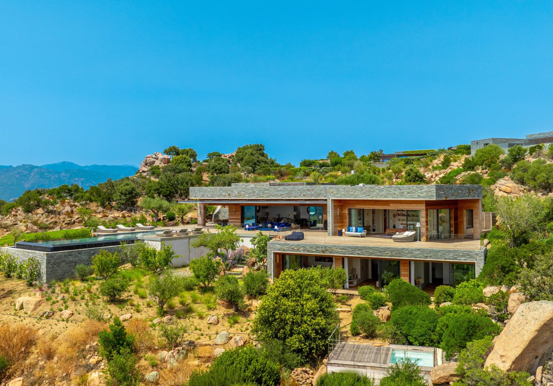villa de luxe 6 Pièces en location saisonnière sur PORTO VECCHIO (20137)