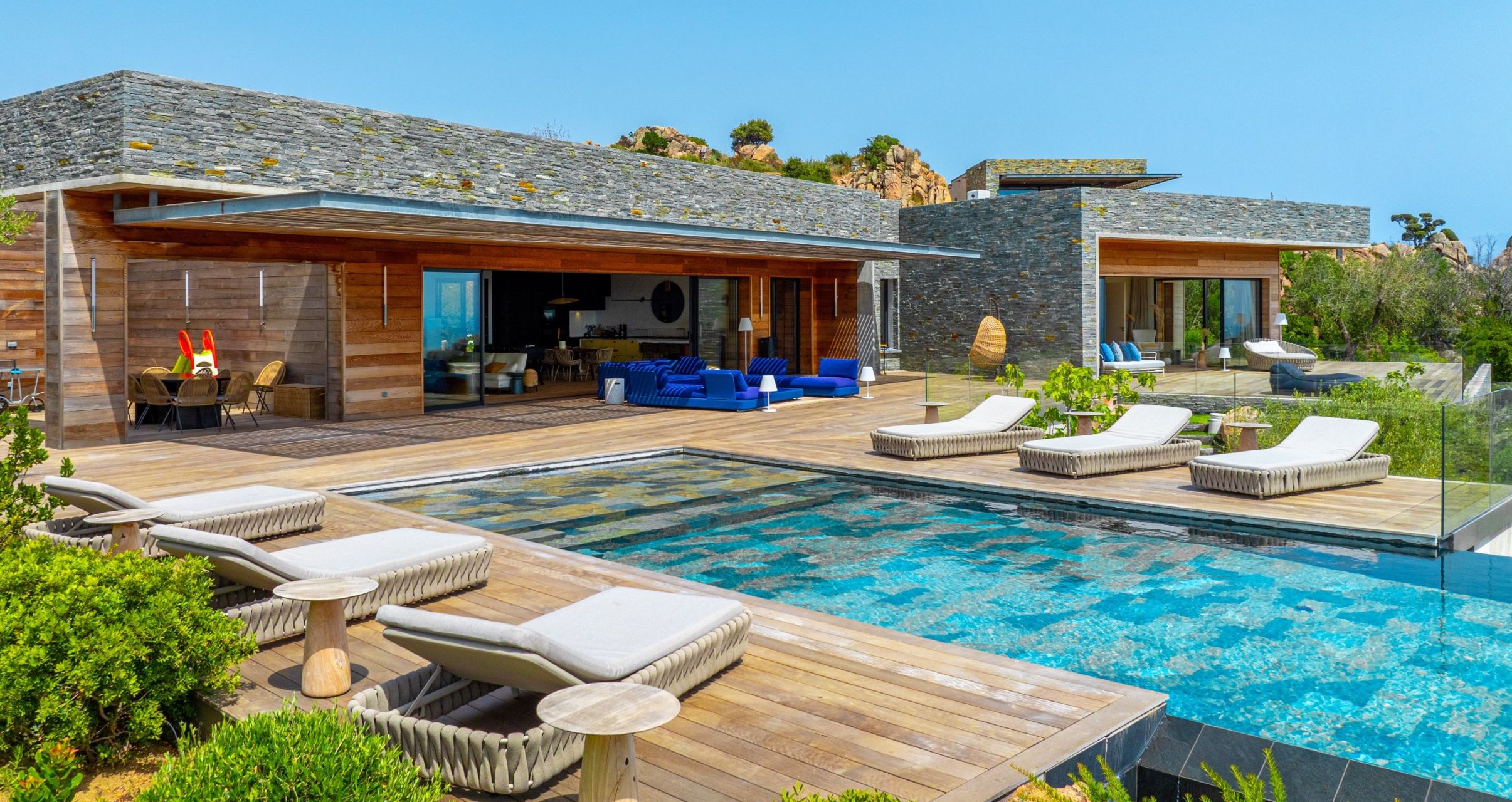 villa de luxe 6 Pièces en location saisonnière sur PORTO VECCHIO (20137)
