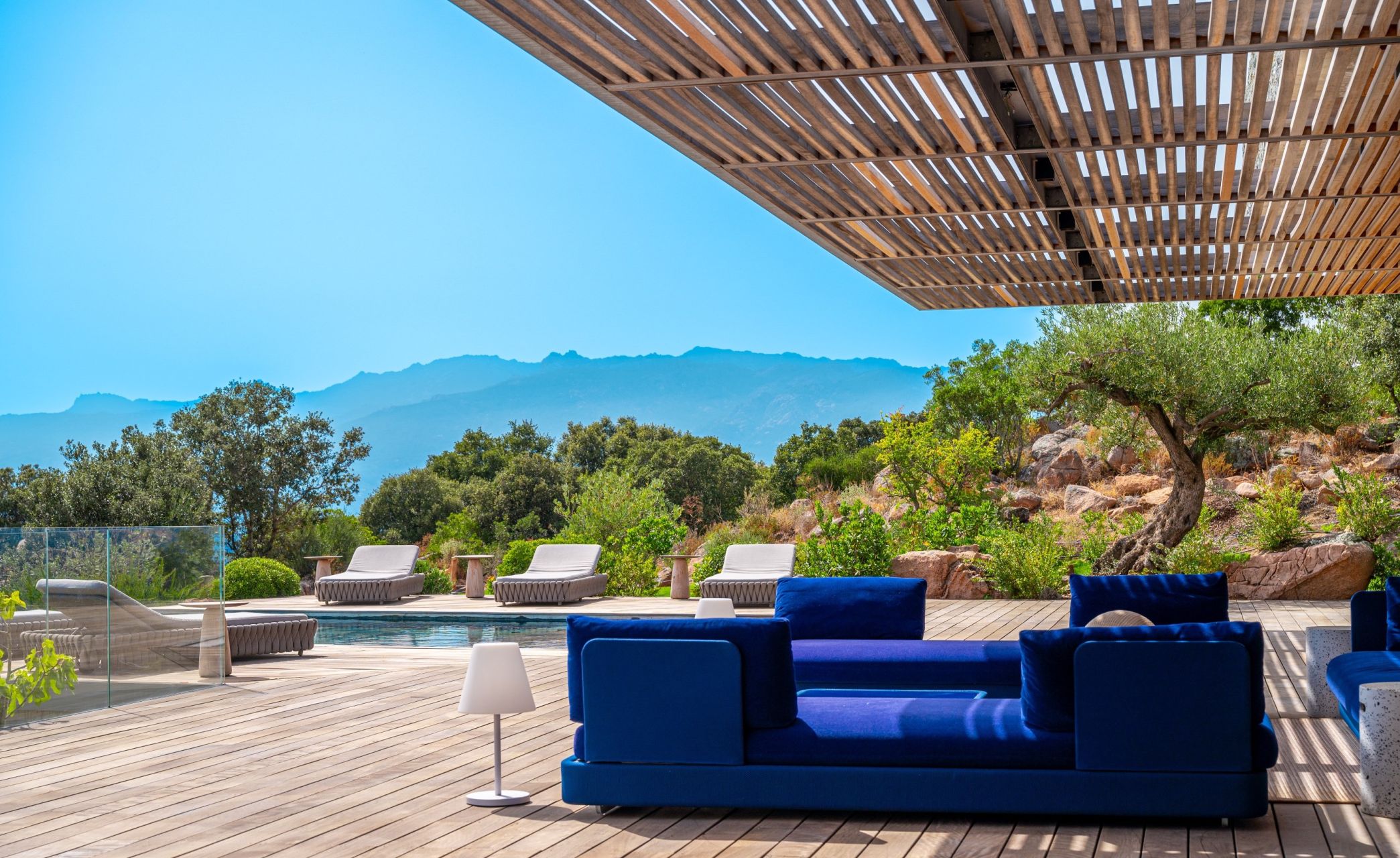 villa de luxe 6 Pièces en location saisonnière sur PORTO VECCHIO (20137)