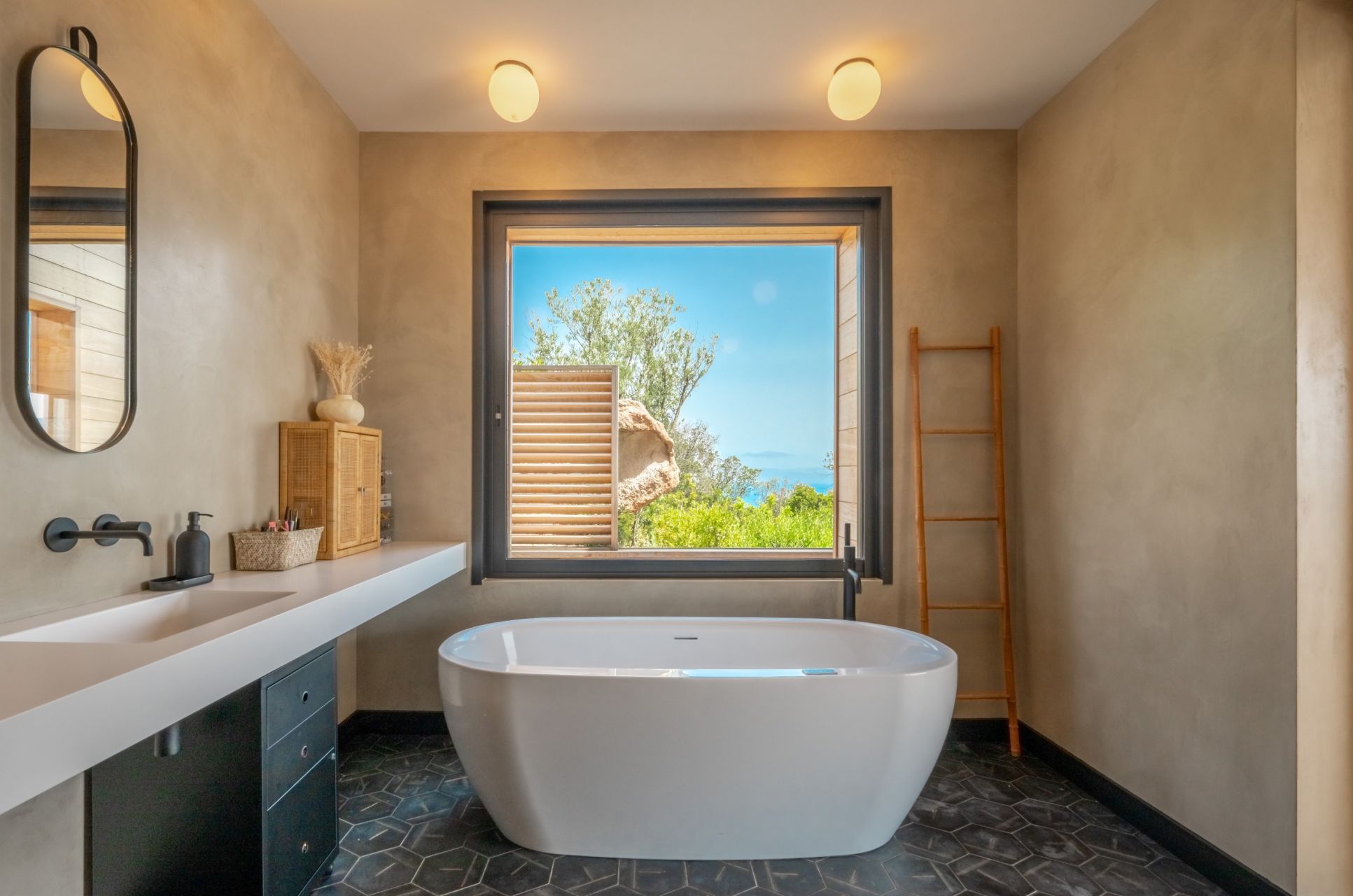 villa de luxe 6 Pièces en location saisonnière sur PORTO VECCHIO (20137)