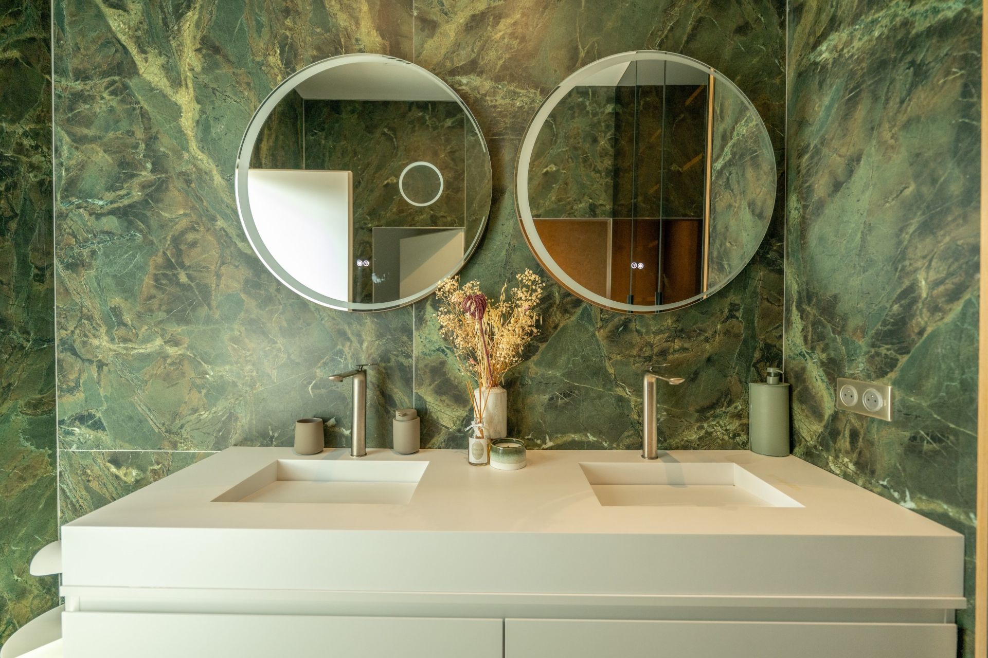 luxury villa 10 Rooms for seasonal rent on STE LUCIE DE PORTO VECCHIO (20144)