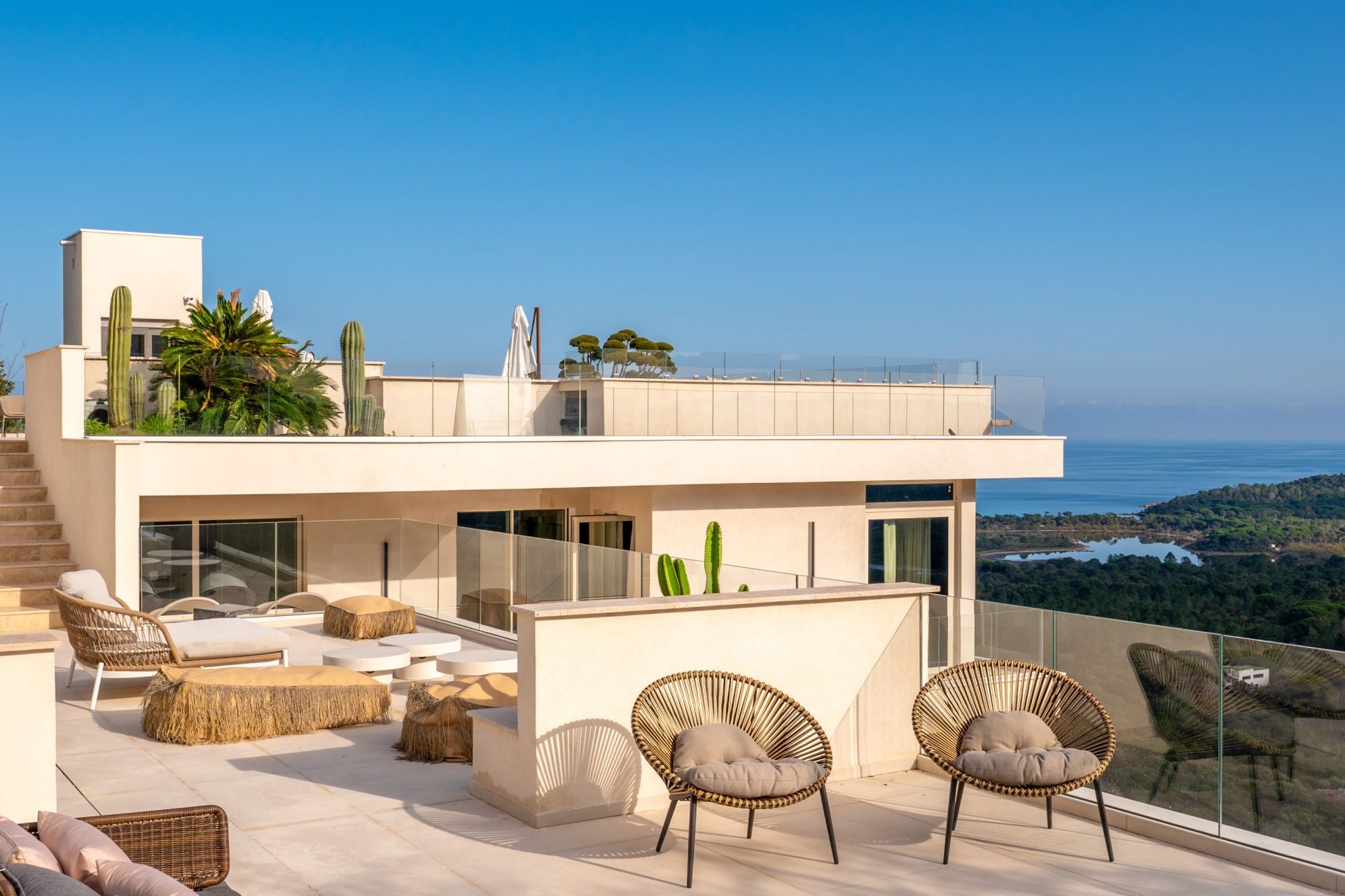 villa de luxe 10 Pièces en location saisonnière sur STE LUCIE DE PORTO VECCHIO (20144)