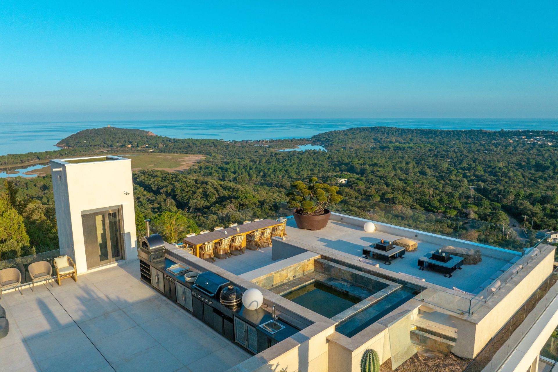 villa de luxe 10 Pièces en location saisonnière sur STE LUCIE DE PORTO VECCHIO (20144)