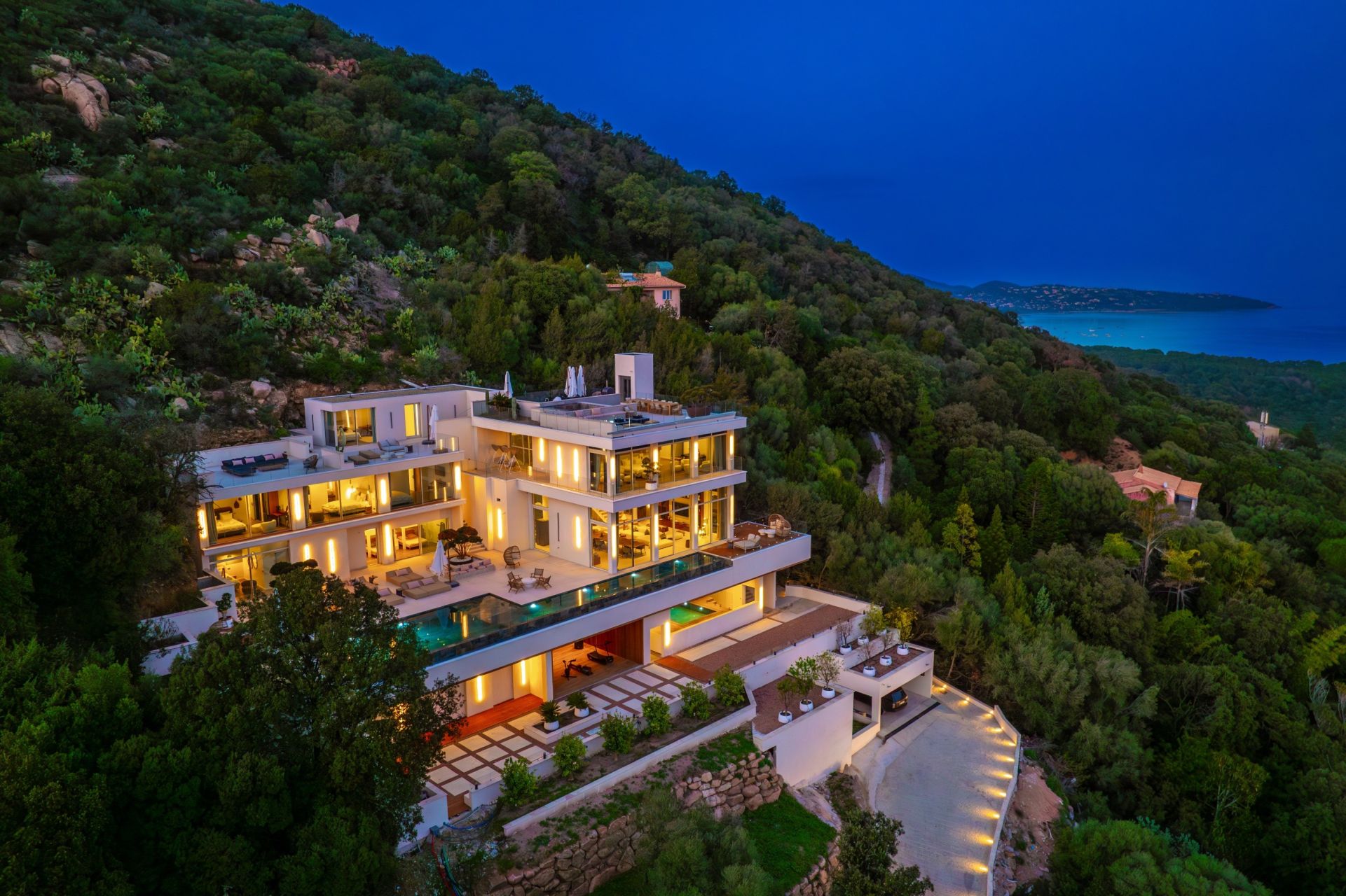 villa de luxe 10 Pièces en location saisonnière sur STE LUCIE DE PORTO VECCHIO (20144)