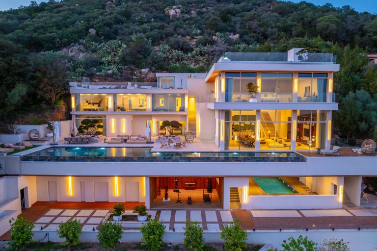 villa de luxe 10 Pièces en location saisonnière sur STE LUCIE DE PORTO VECCHIO (20144)
