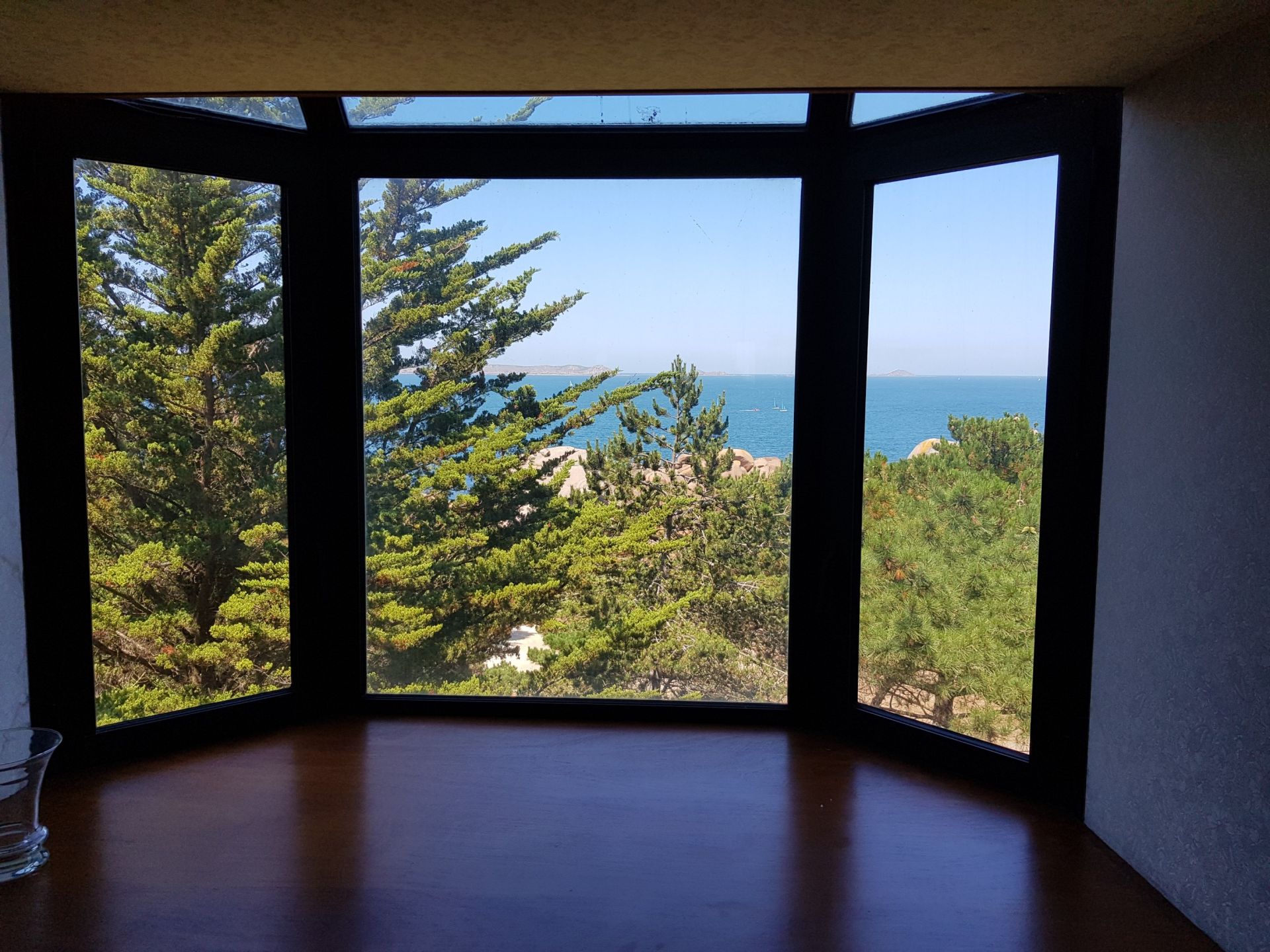 luxury house 10 Rooms for sale on TREGASTEL (22730)