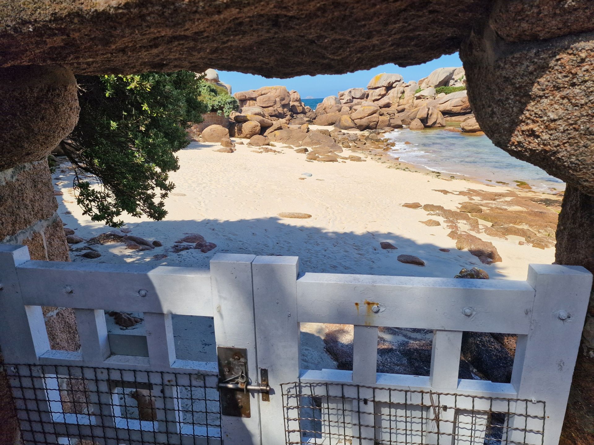 luxury house 10 Rooms for sale on TREGASTEL (22730)