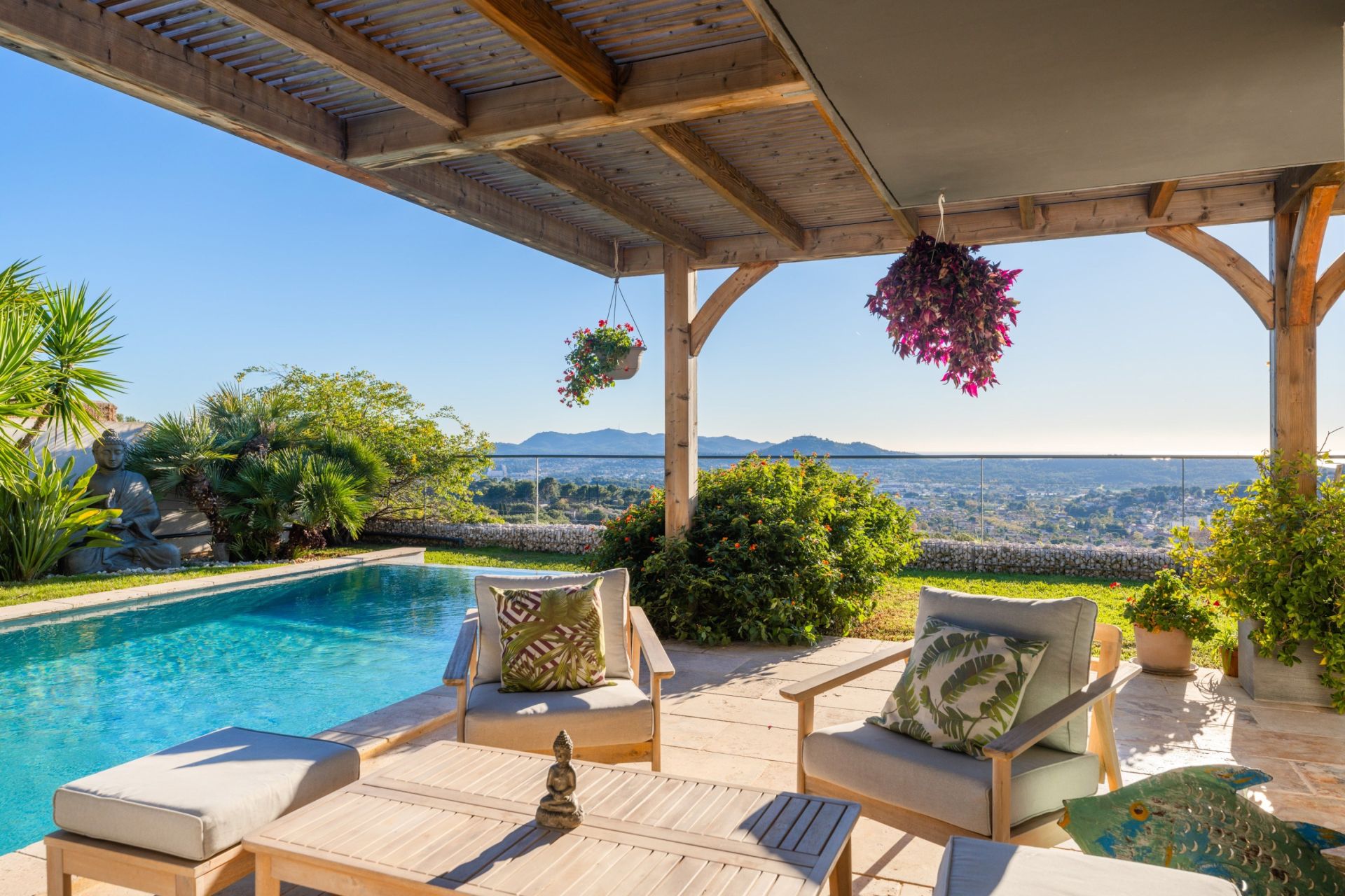 luxury house 6 Rooms for sale on OLLIOULES (83190)