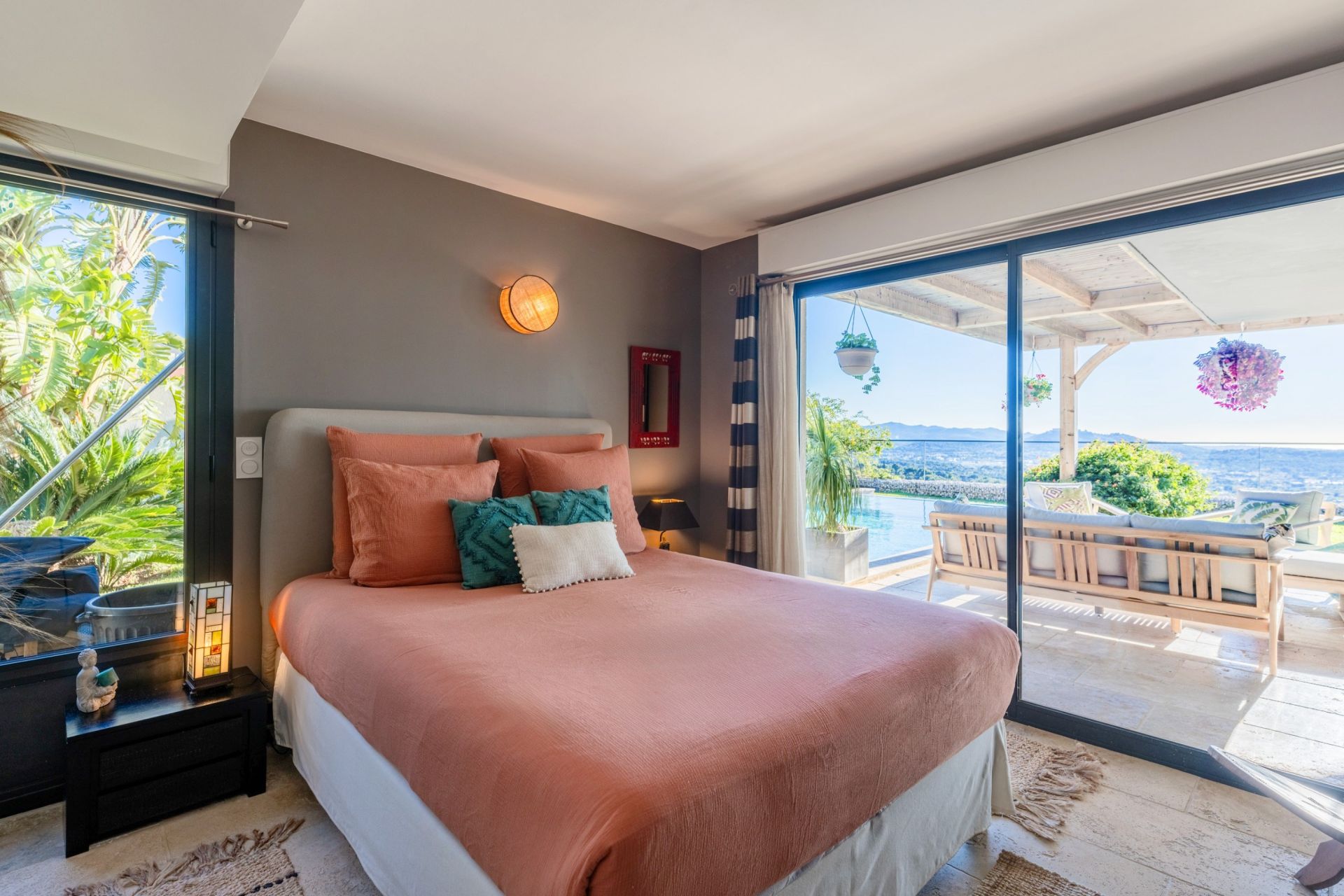 luxury house 6 Rooms for sale on OLLIOULES (83190)