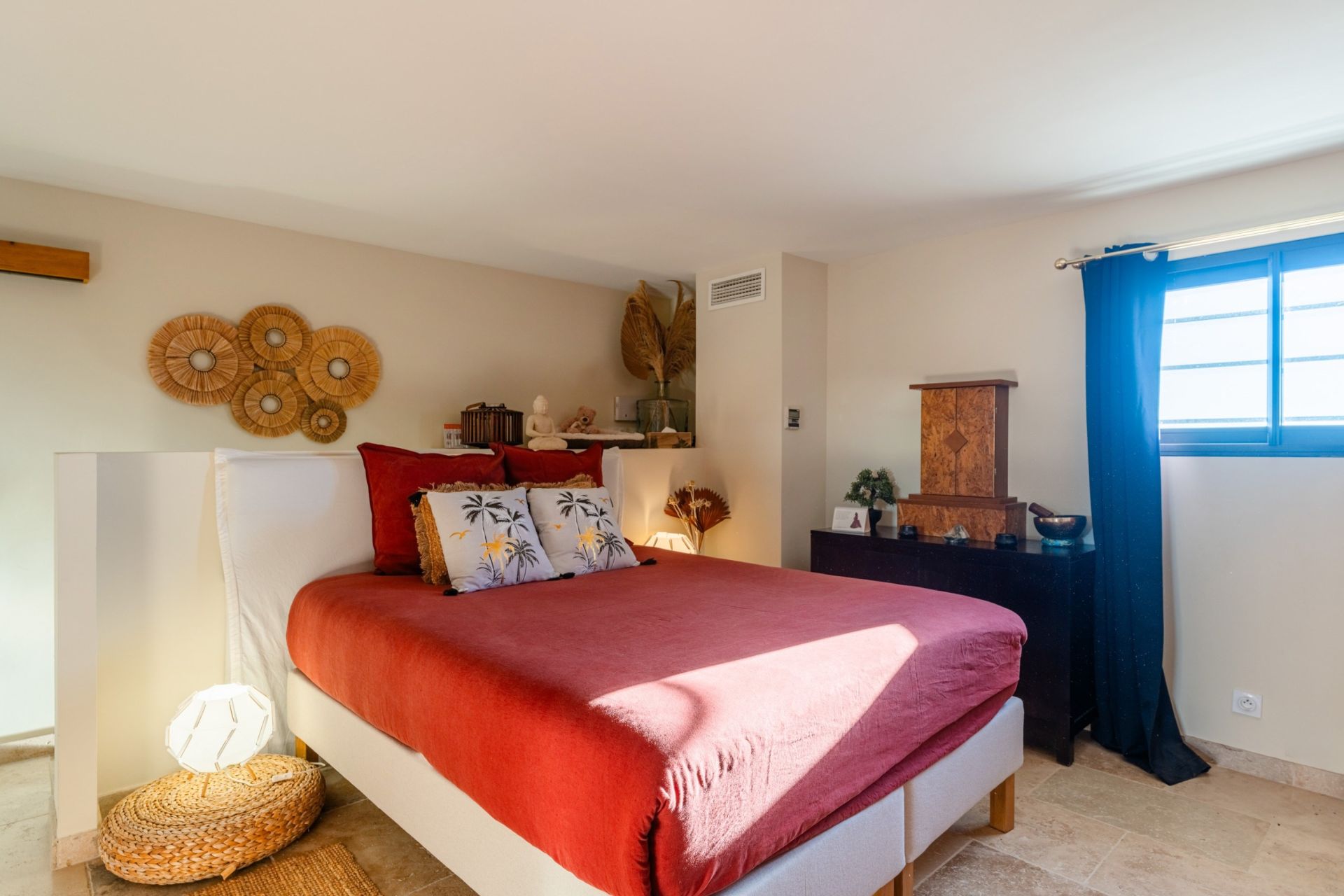 luxury house 6 Rooms for sale on OLLIOULES (83190)