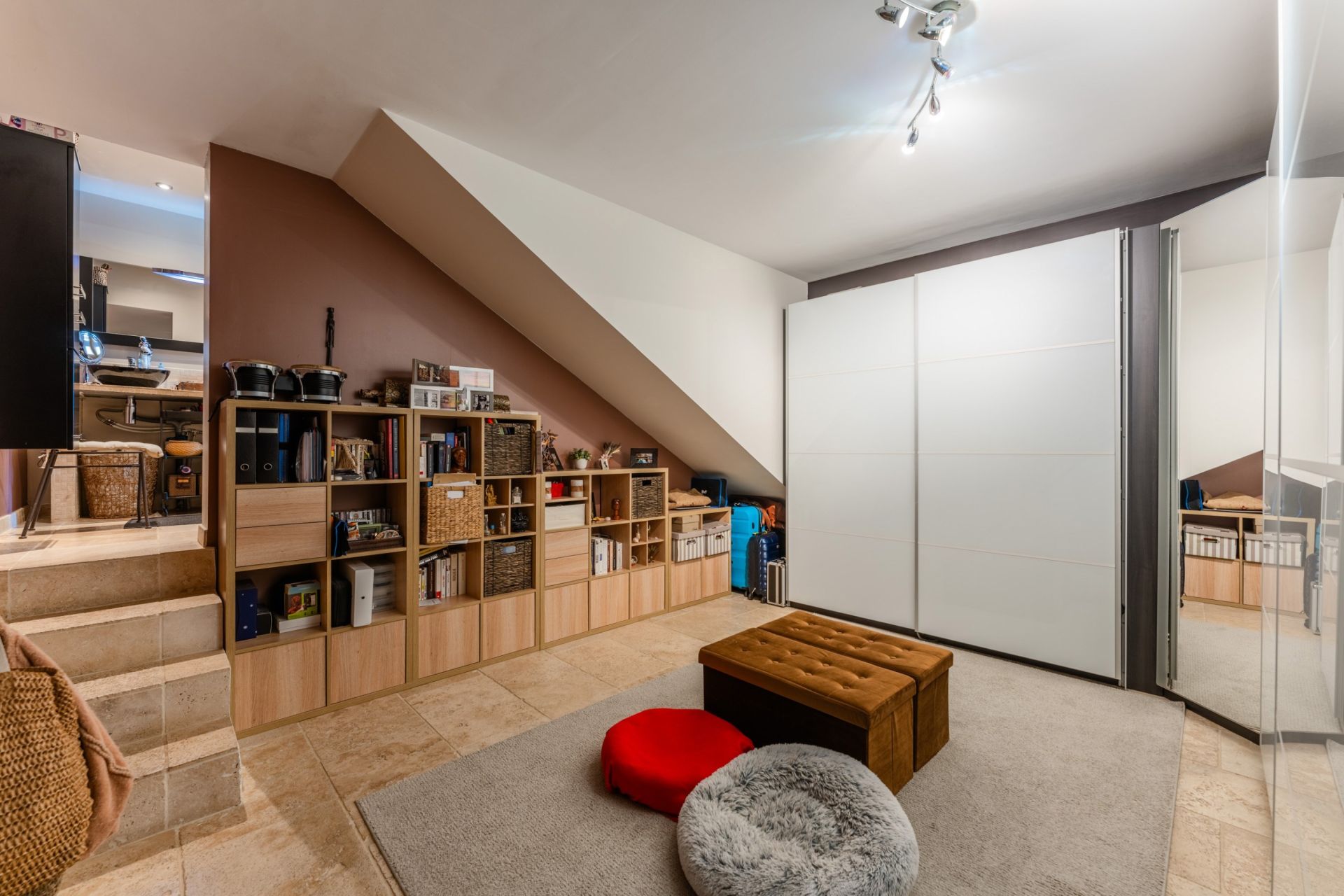 luxury house 6 Rooms for sale on OLLIOULES (83190)