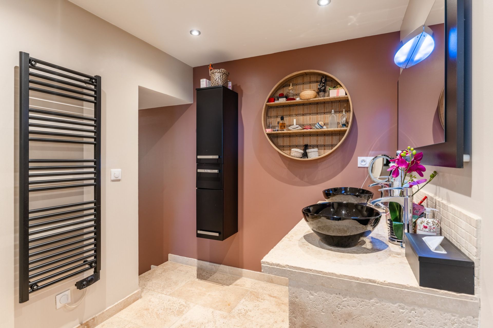 luxury house 6 Rooms for sale on OLLIOULES (83190)