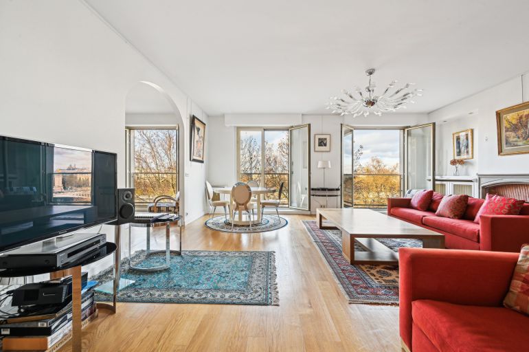 luxury apartment 5 Rooms for rent on PARIS (75007)