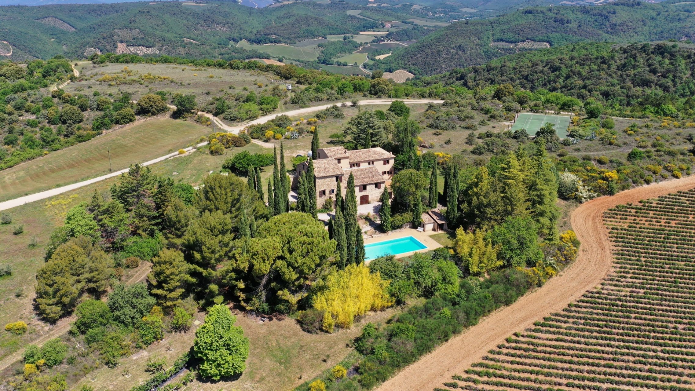 luxury house 18 Rooms for sale on ORAISON (04700)