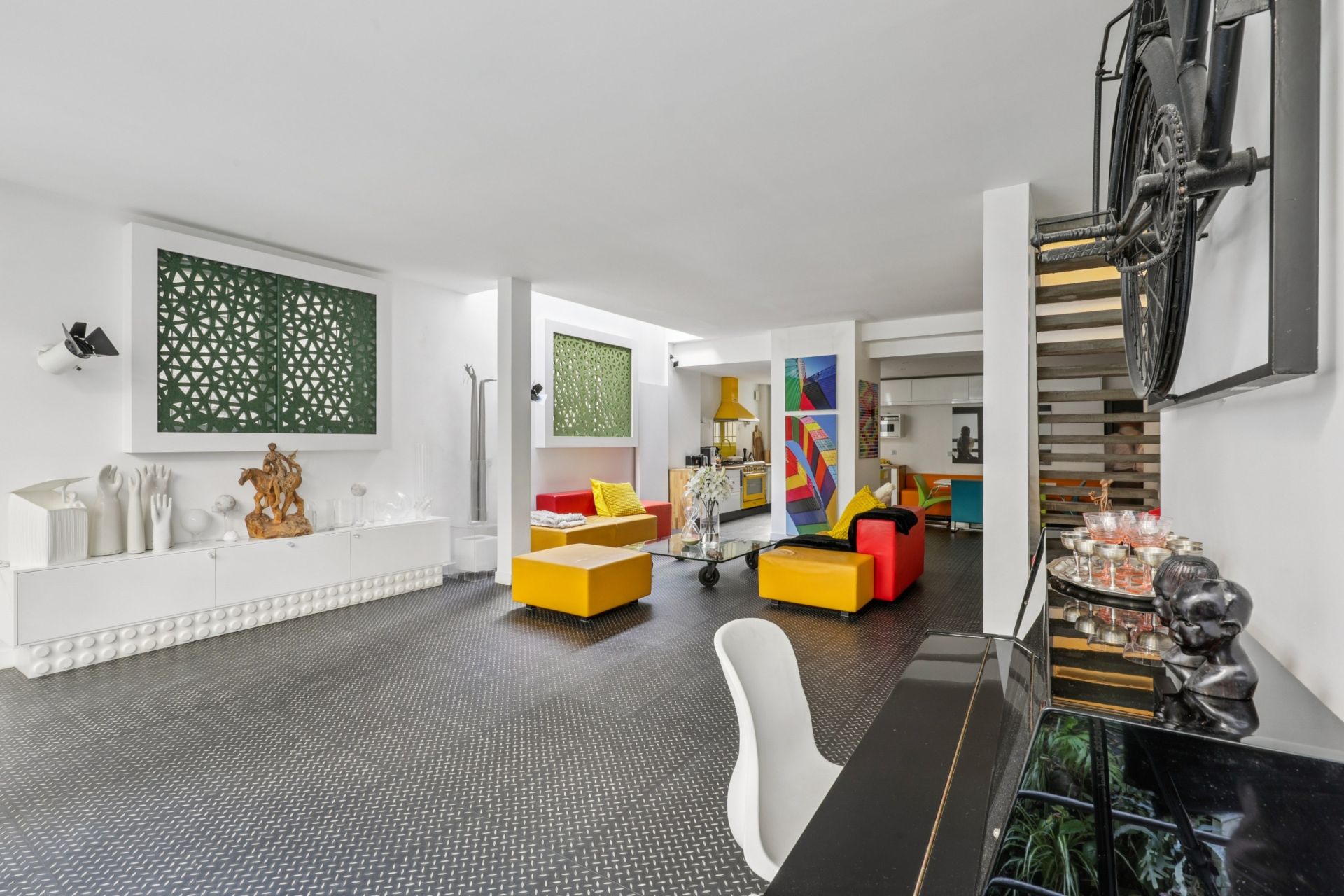 luxury house 6 Rooms for sale on PARIS (75018)