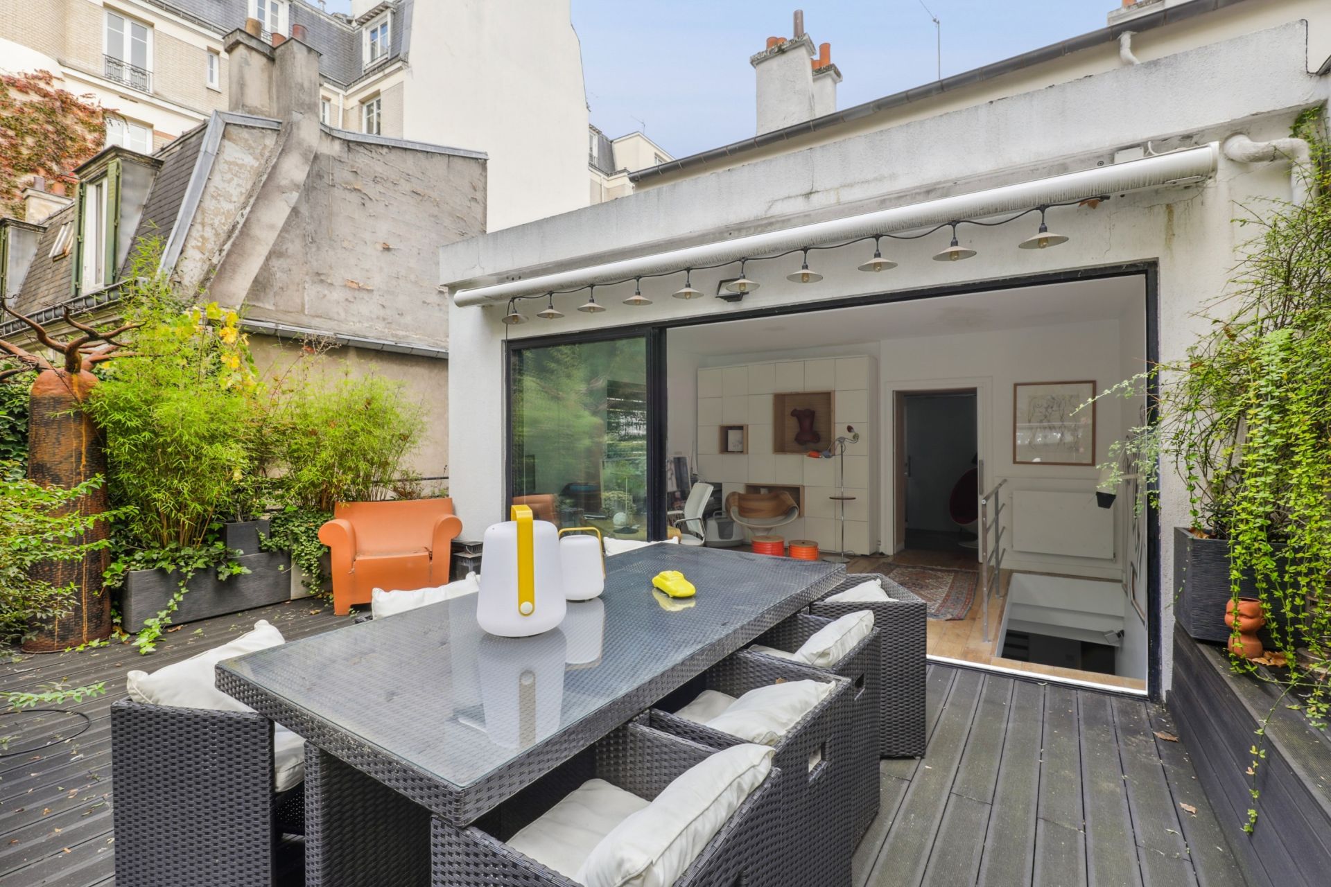 luxury house 6 Rooms for sale on PARIS (75018)