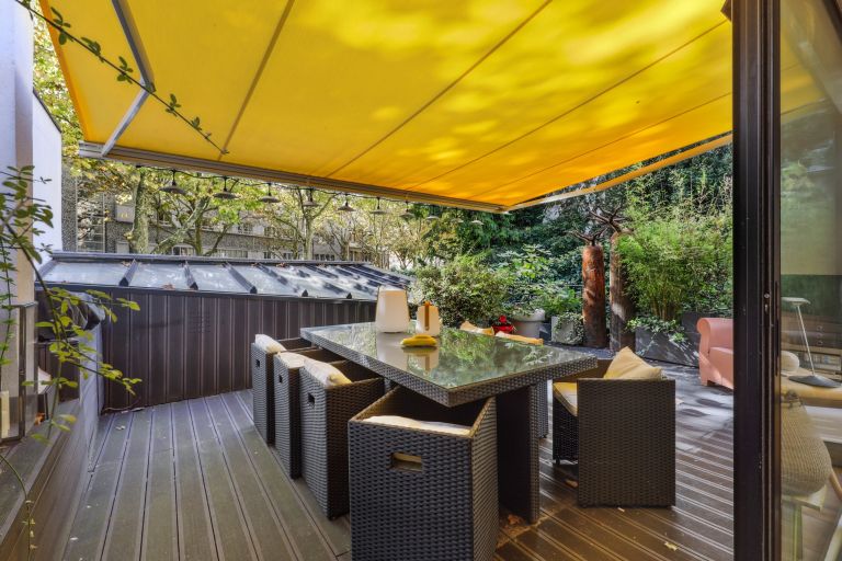 luxury house 6 Rooms for sale on PARIS (75018)