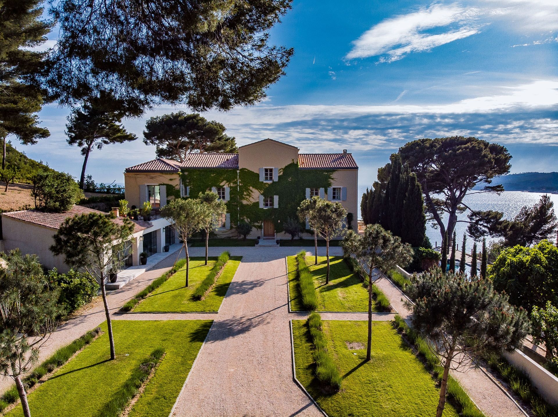 luxury property 15 Rooms for seasonal rent on CASSIS (13260)