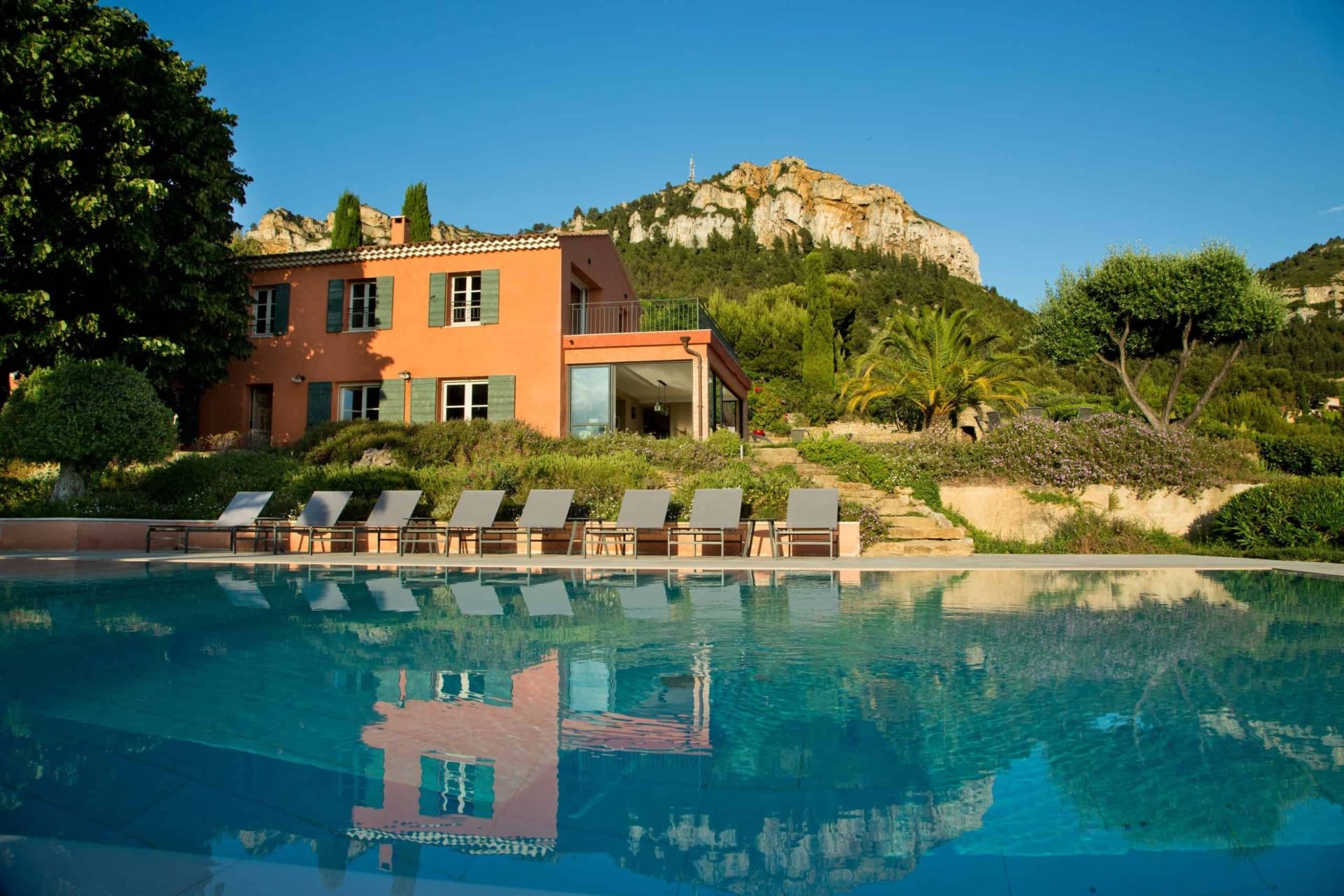 luxury farmhouse 7 Rooms for seasonal rent on CASSIS (13260)