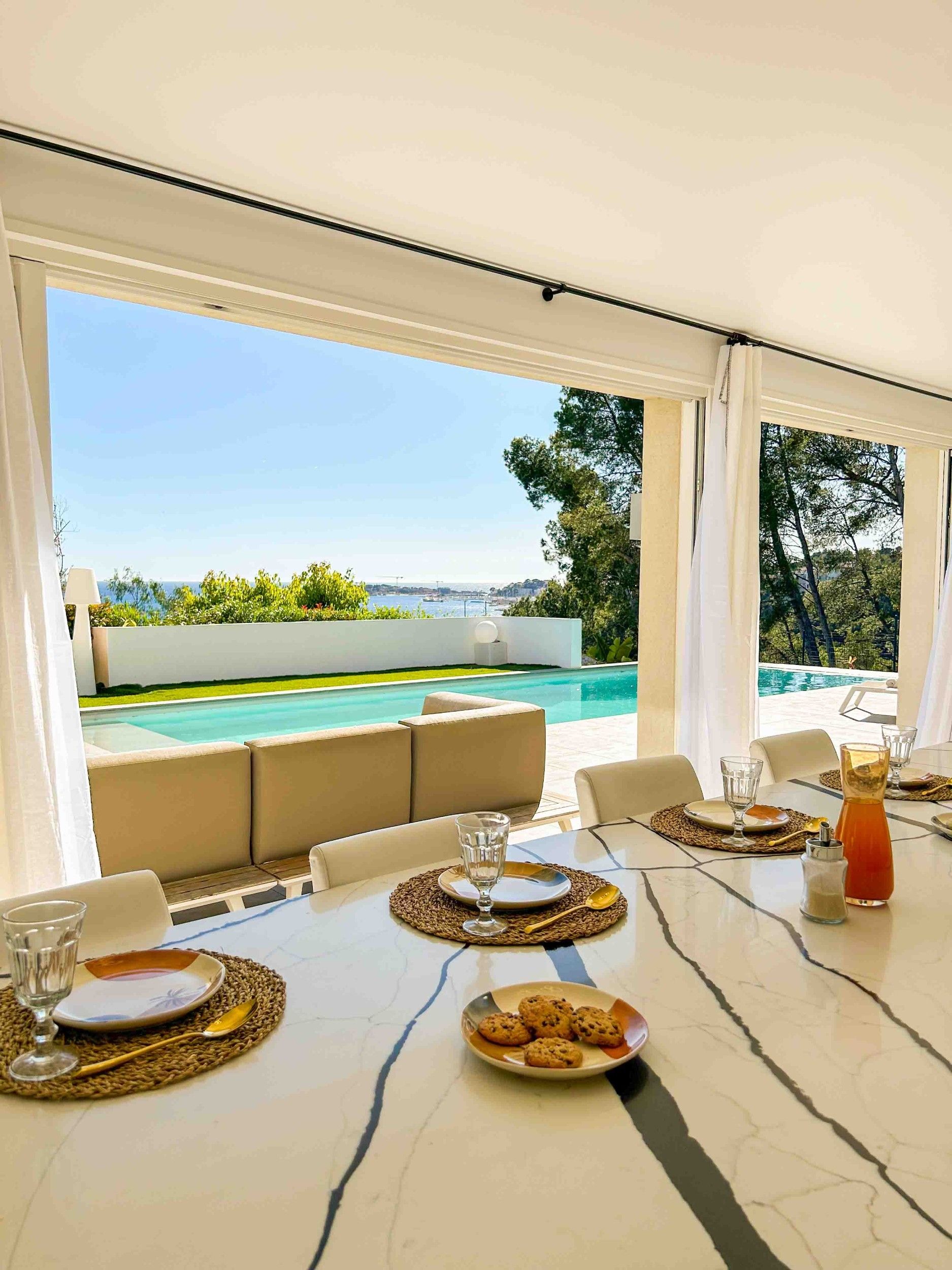 maison d'architecte 9 Pièces en location saisonnière sur SANARY SUR MER (83110)