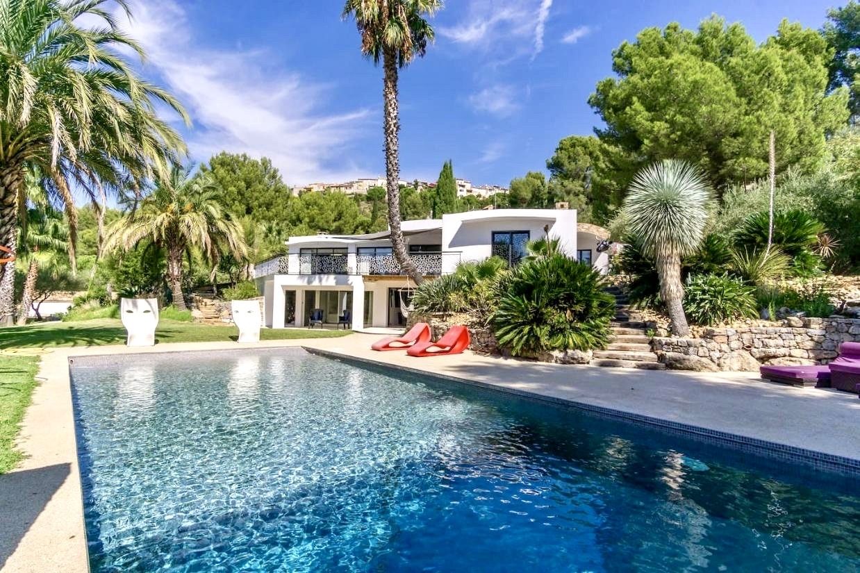 maison de luxe 7 Pièces en location saisonnière sur LE CASTELLET (83330)