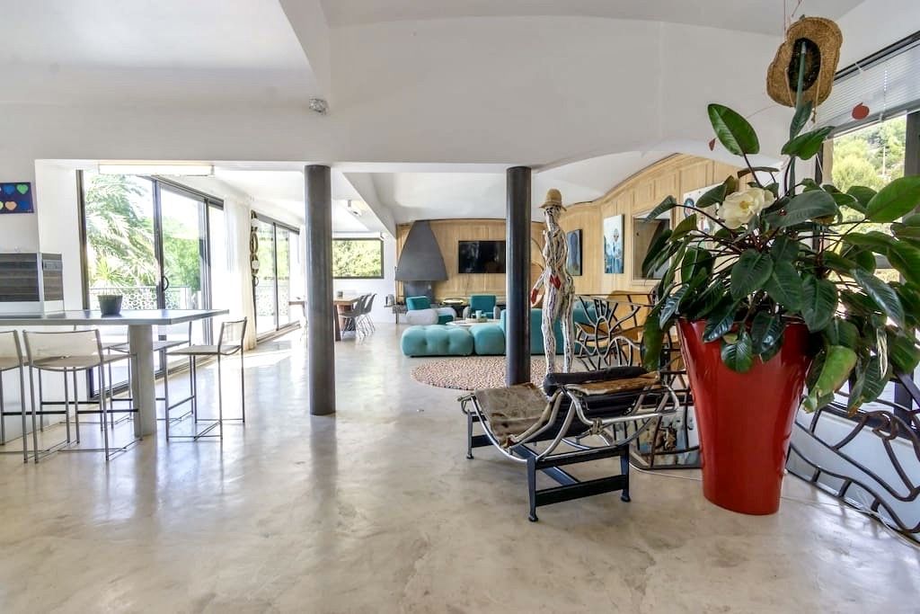 maison de luxe 7 Pièces en location saisonnière sur LE CASTELLET (83330)