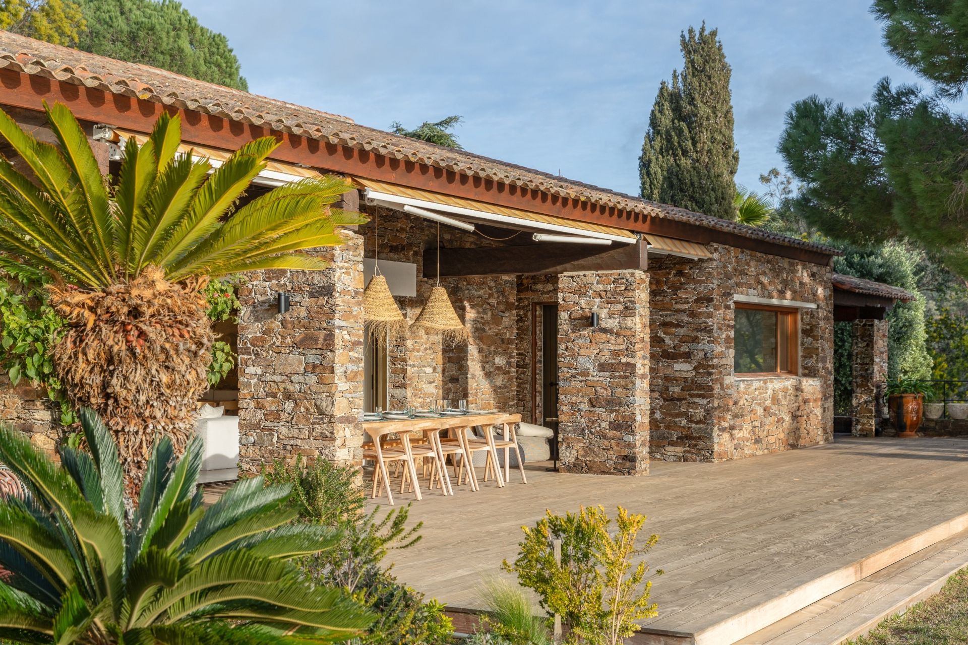 luxury house 6 Rooms for seasonal rent on BORMES LES MIMOSAS (83230)