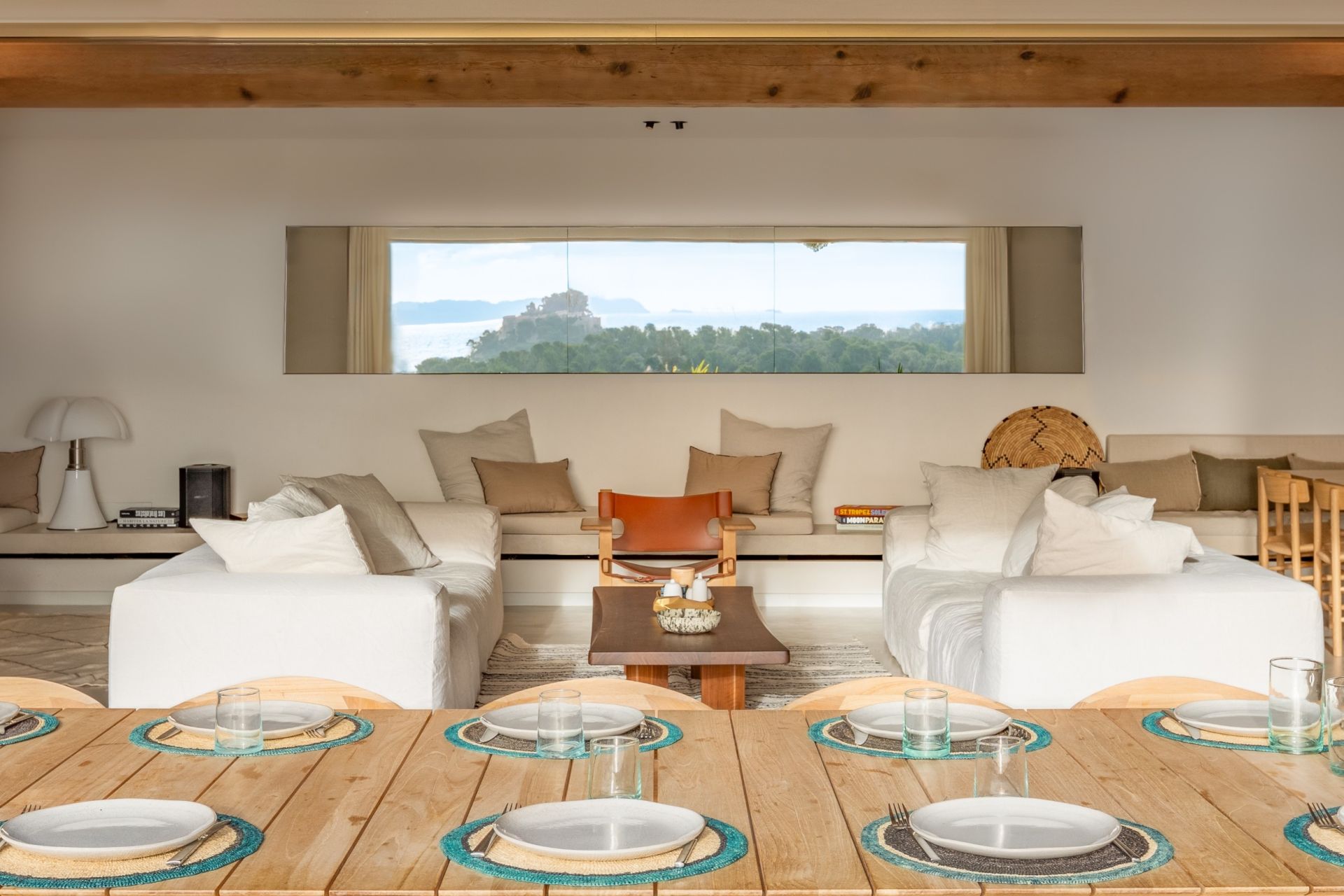 luxury house 6 Rooms for seasonal rent on BORMES LES MIMOSAS (83230)
