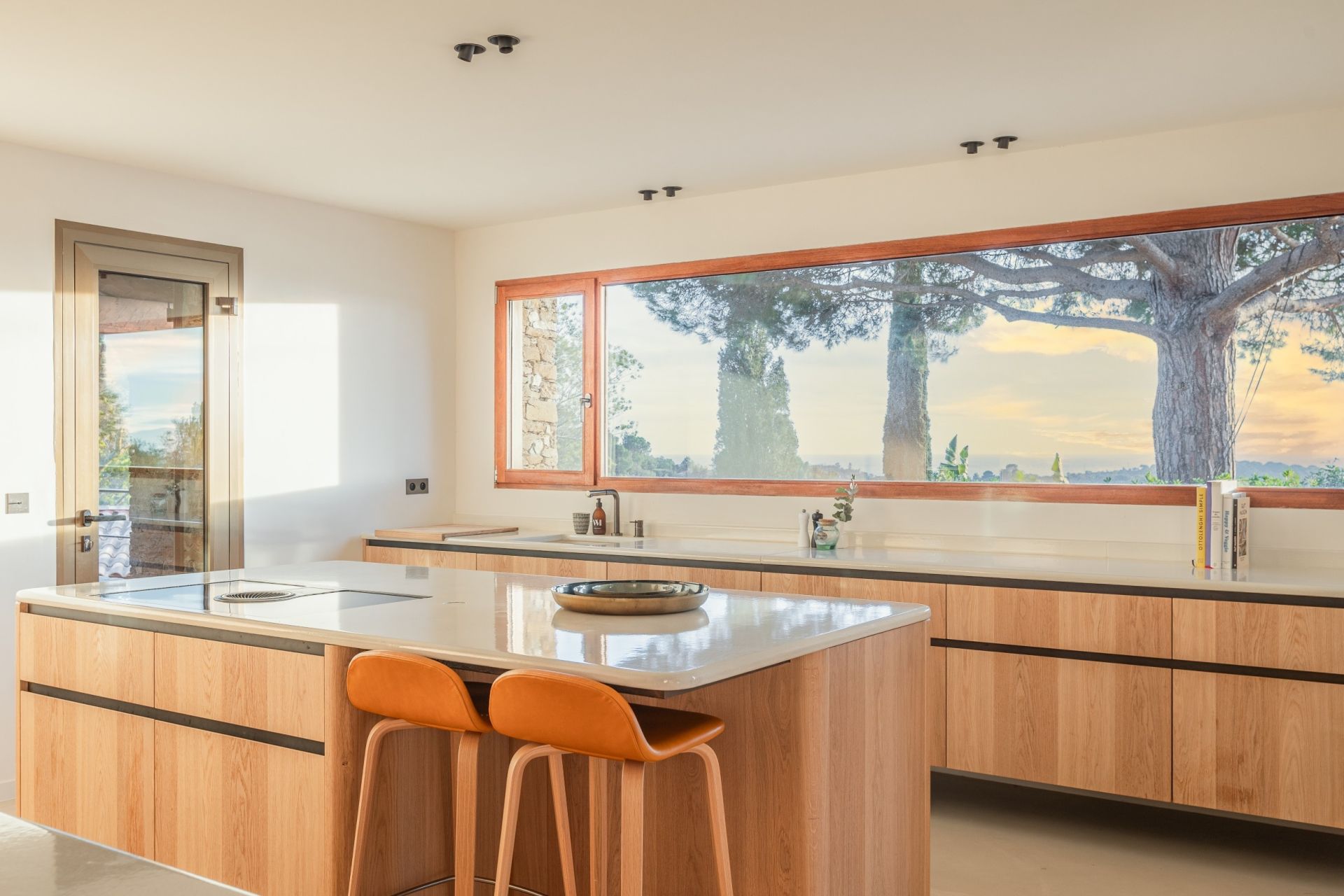 luxury house 6 Rooms for seasonal rent on BORMES LES MIMOSAS (83230)