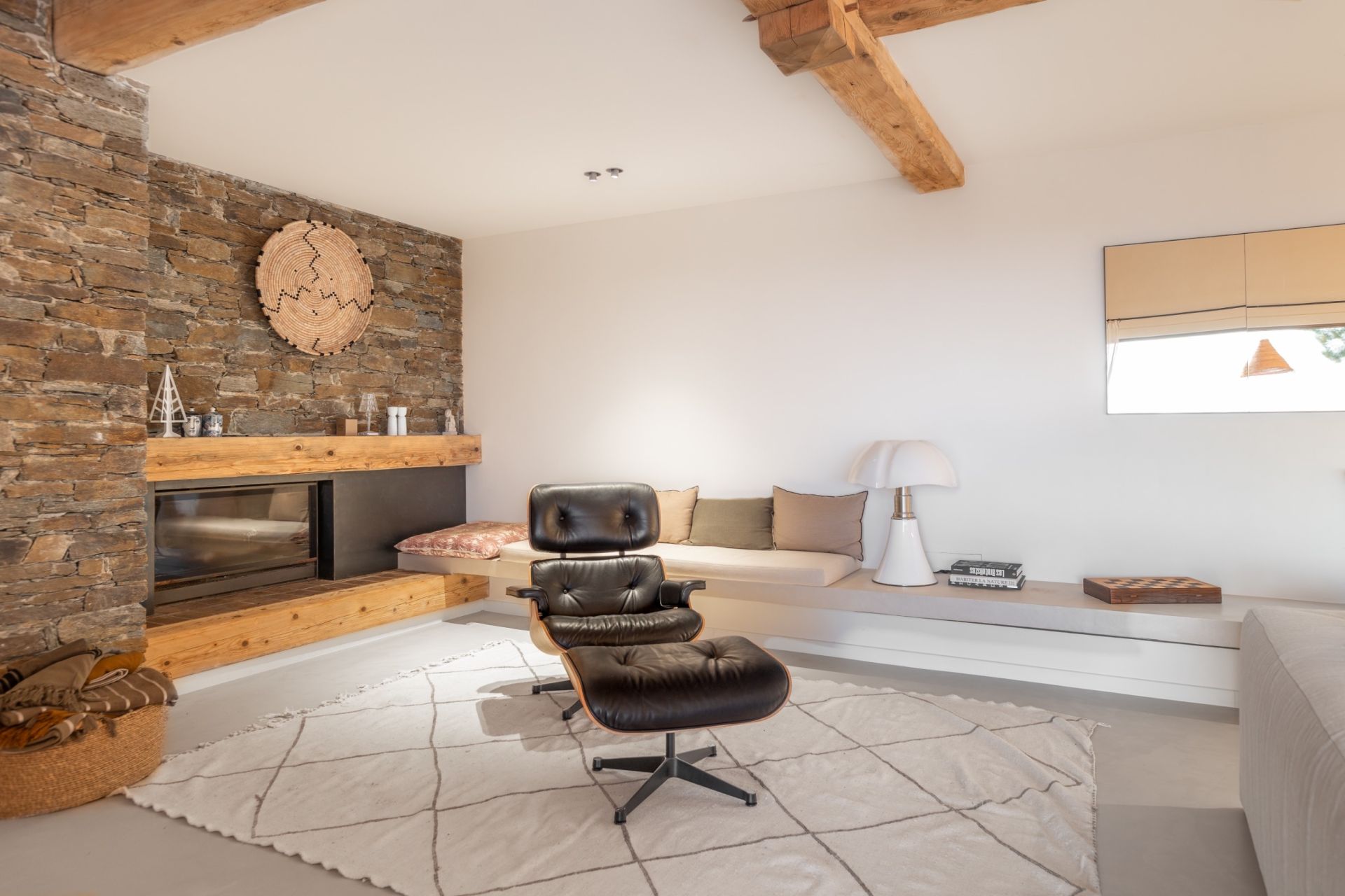 luxury house 6 Rooms for seasonal rent on BORMES LES MIMOSAS (83230)