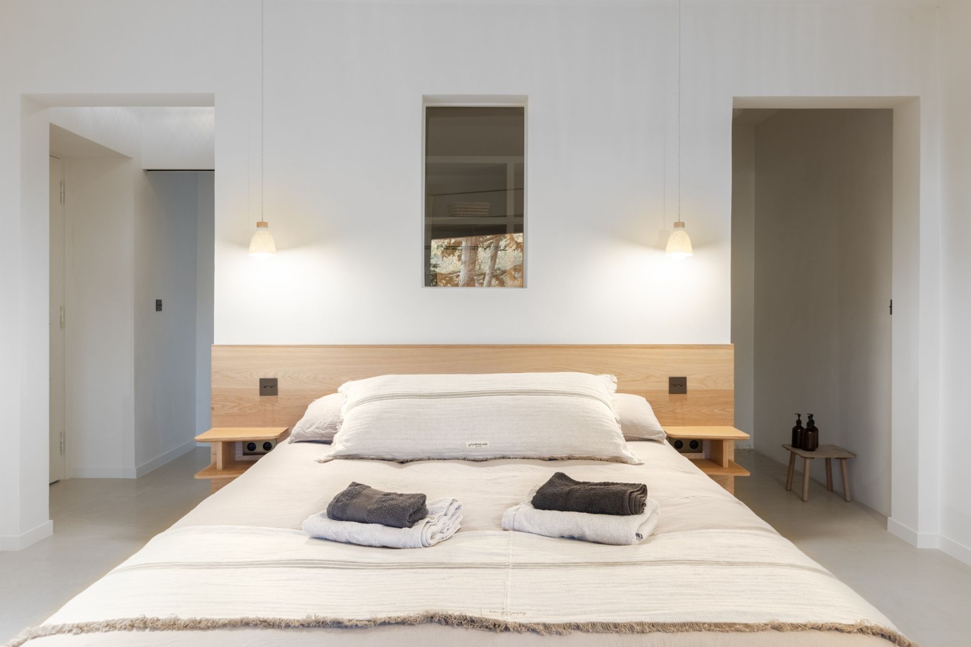 luxury house 6 Rooms for seasonal rent on BORMES LES MIMOSAS (83230)
