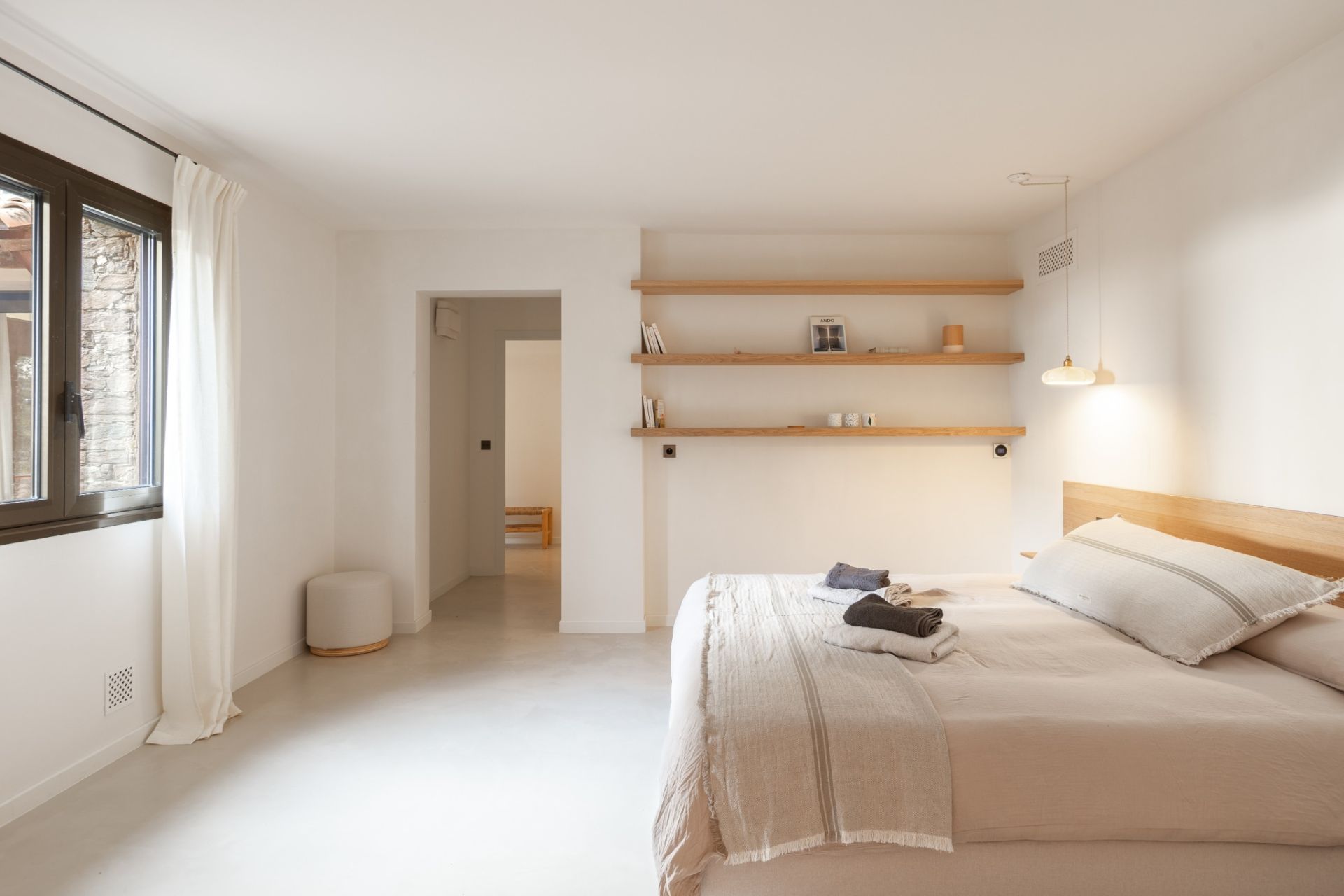 luxury house 6 Rooms for seasonal rent on BORMES LES MIMOSAS (83230)