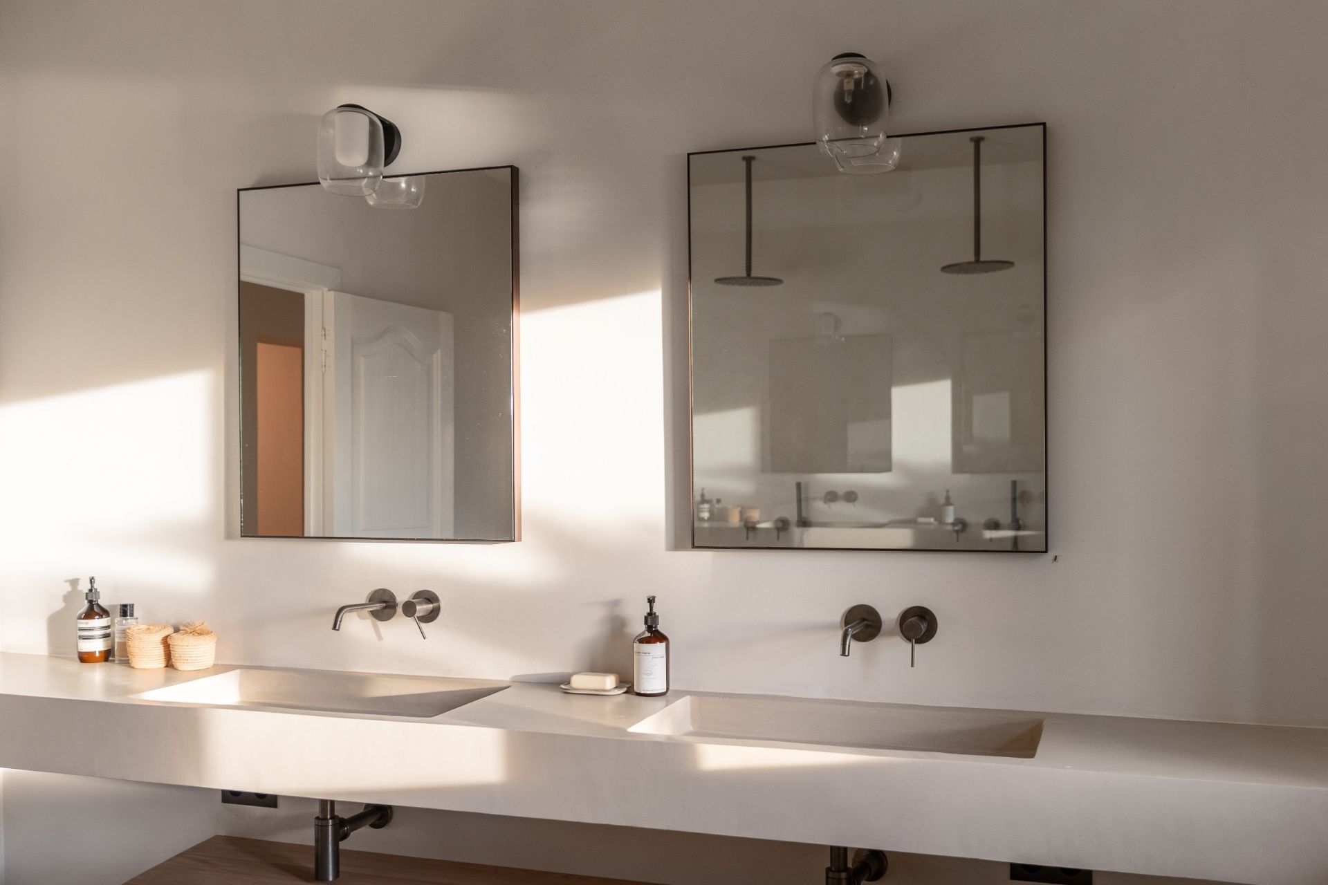 luxury house 6 Rooms for seasonal rent on BORMES LES MIMOSAS (83230)