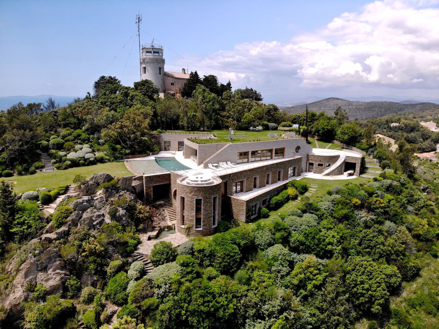 luxury villa 10 Rooms for seasonal rent on BORMES LES MIMOSAS (83230)