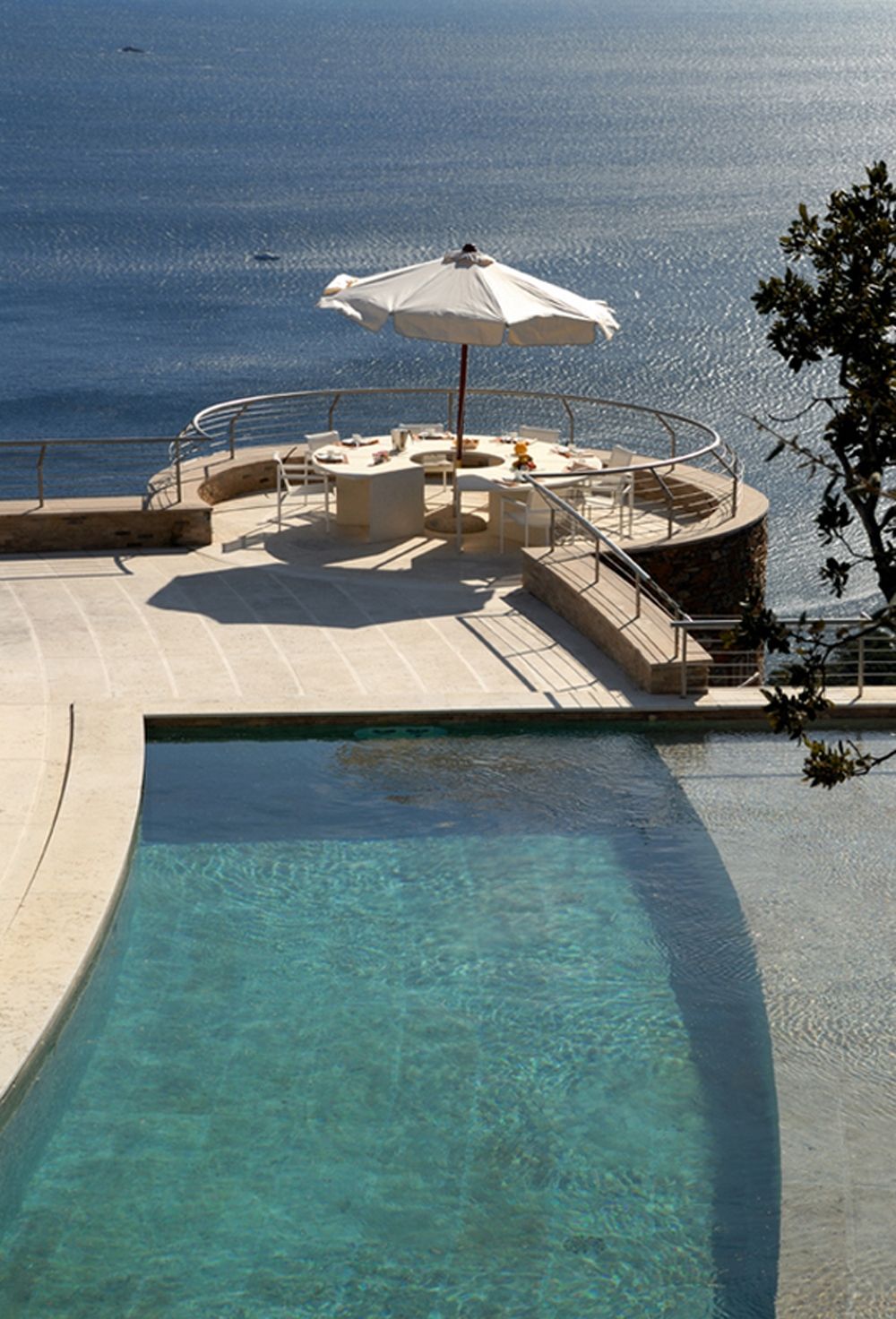 luxury villa 10 Rooms for seasonal rent on BORMES LES MIMOSAS (83230)