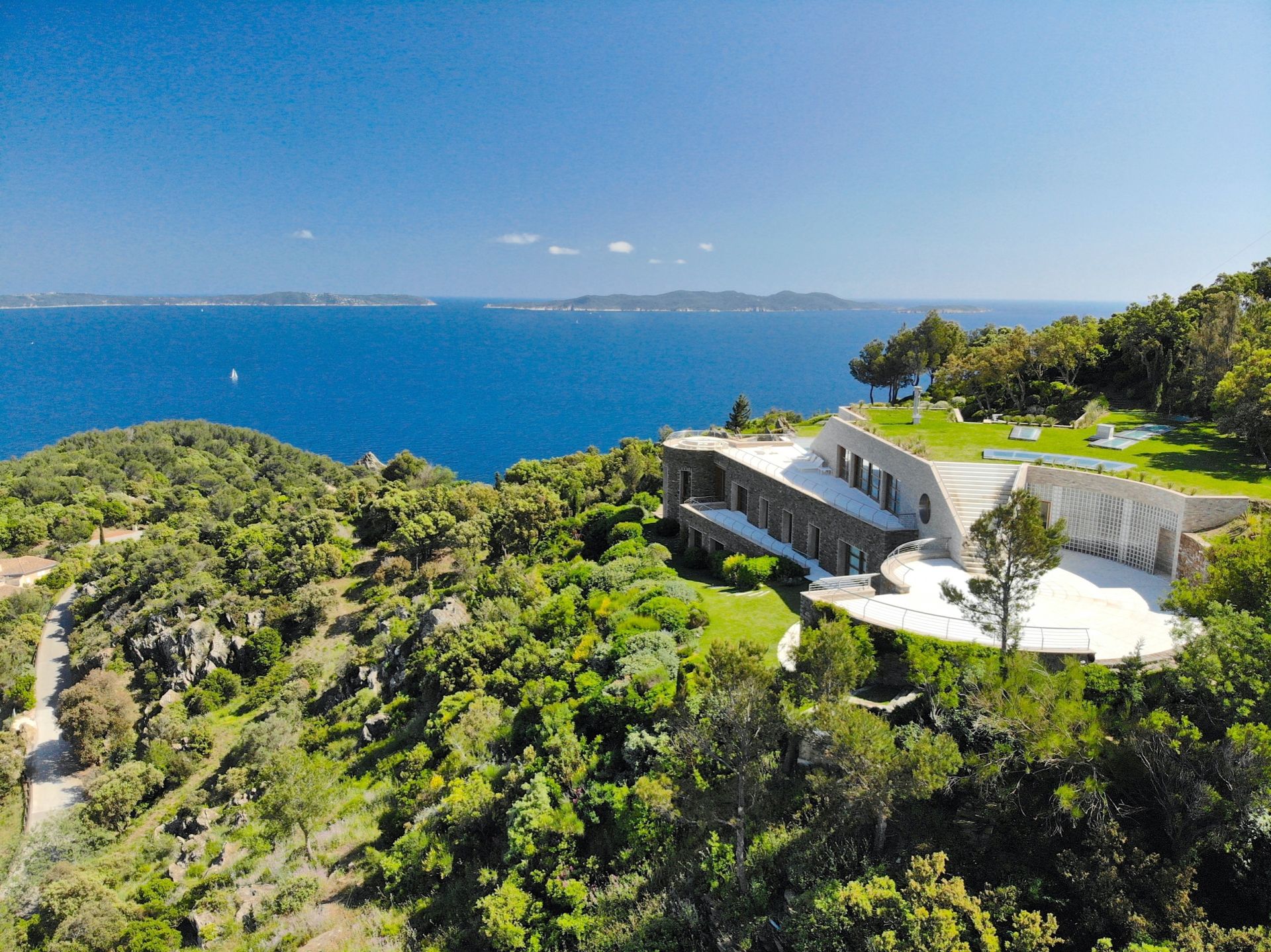 luxury villa 10 Rooms for seasonal rent on BORMES LES MIMOSAS (83230)