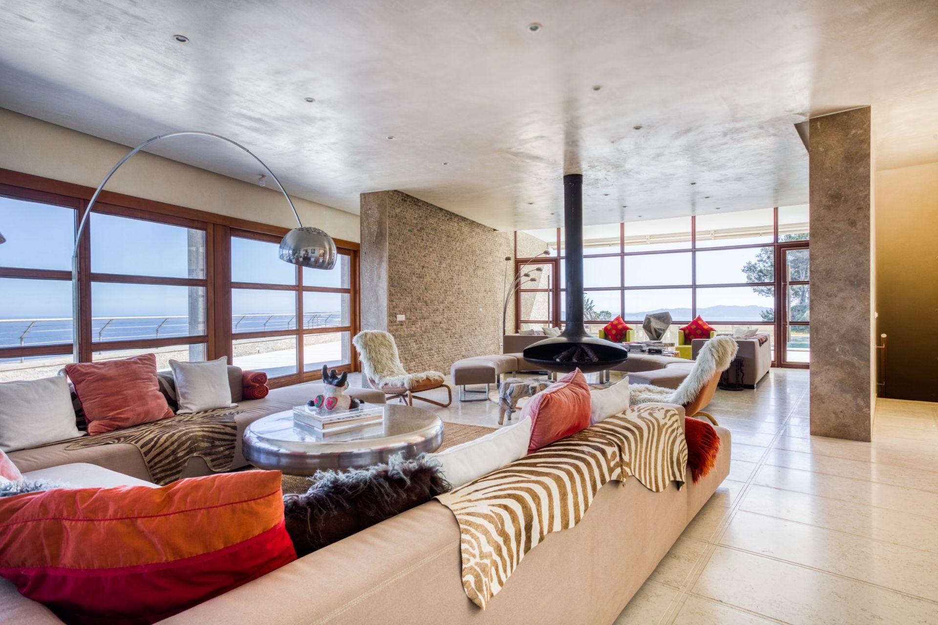 luxury villa 10 Rooms for seasonal rent on BORMES LES MIMOSAS (83230)
