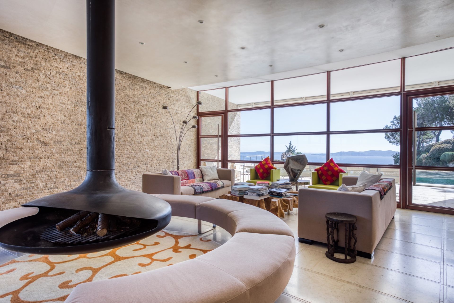luxury villa 10 Rooms for seasonal rent on BORMES LES MIMOSAS (83230)