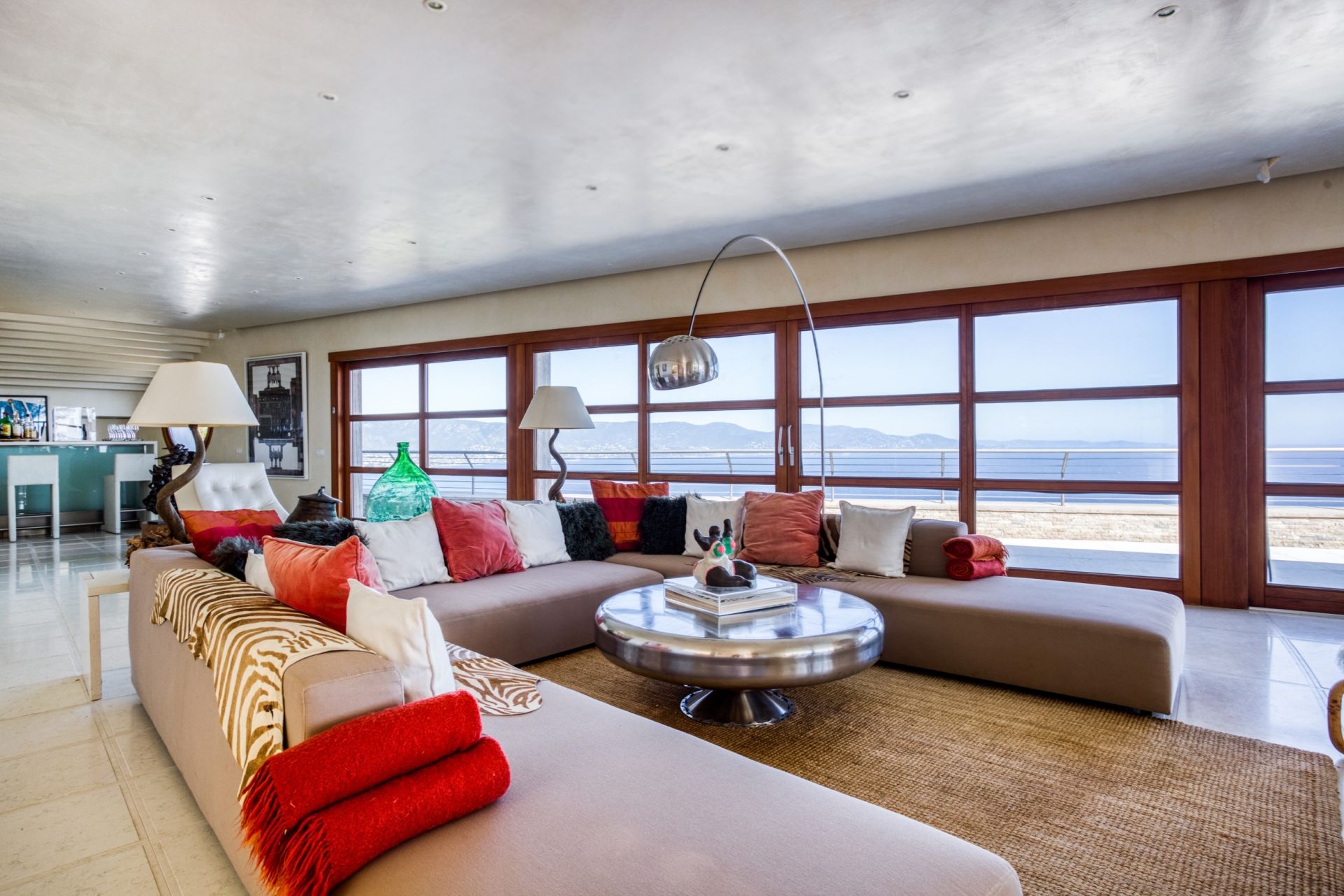 luxury villa 10 Rooms for seasonal rent on BORMES LES MIMOSAS (83230)